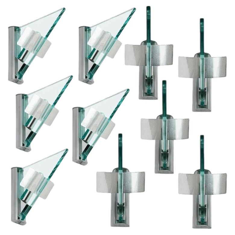 The Ten Glass Aluminium Triangle Shaped Wall Lights, Artemide, 1984 (L'une des dix appliques en forme de triangle en verre et en aluminium)