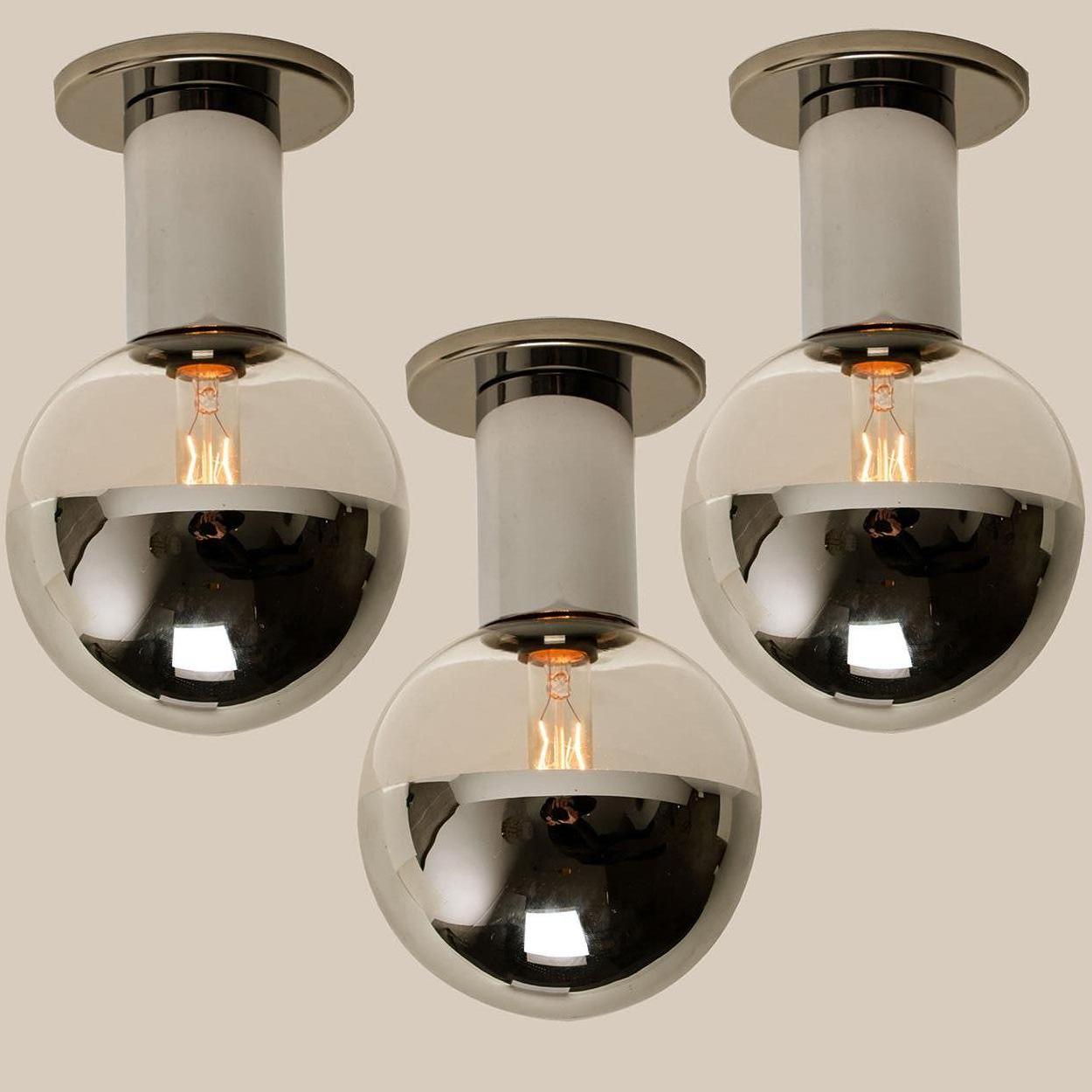 1 of the 3 high-end flushmount ceiling lamp by Motoko Ishii for Staff Lighting Company, Germany, 1970s. Heat-resistant resin, metalized base and mirror glass light globes.

Heavy quality and in good vintage condition. Cleaned, well-wired and ready