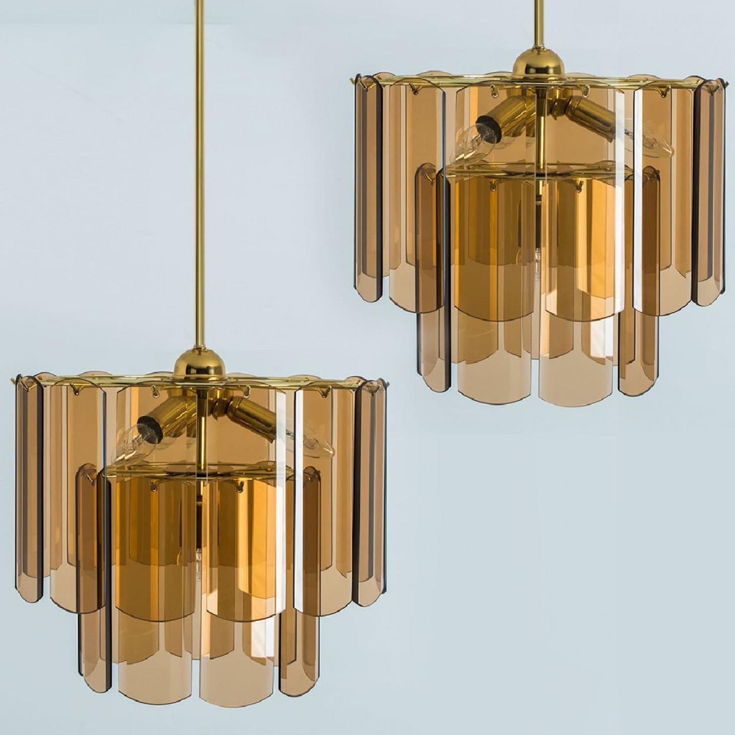 Laiton Lustre du milieu du siècle dernier en verre fumé ambré, Allemagne, 1970 en vente