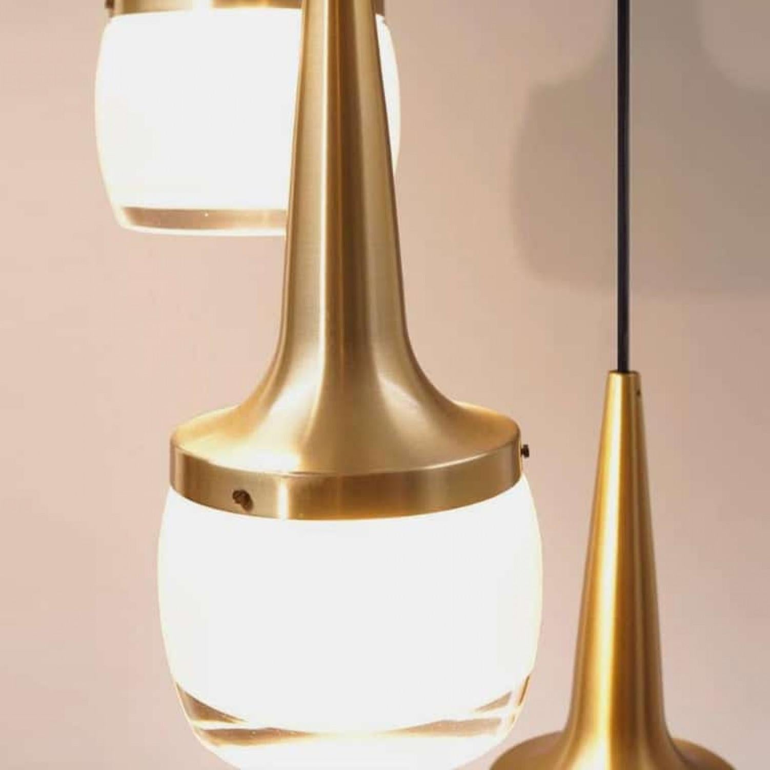 Altro Uno dei due apparecchi a cascata in vetro d'ottone di Staff, 1960 in vendita