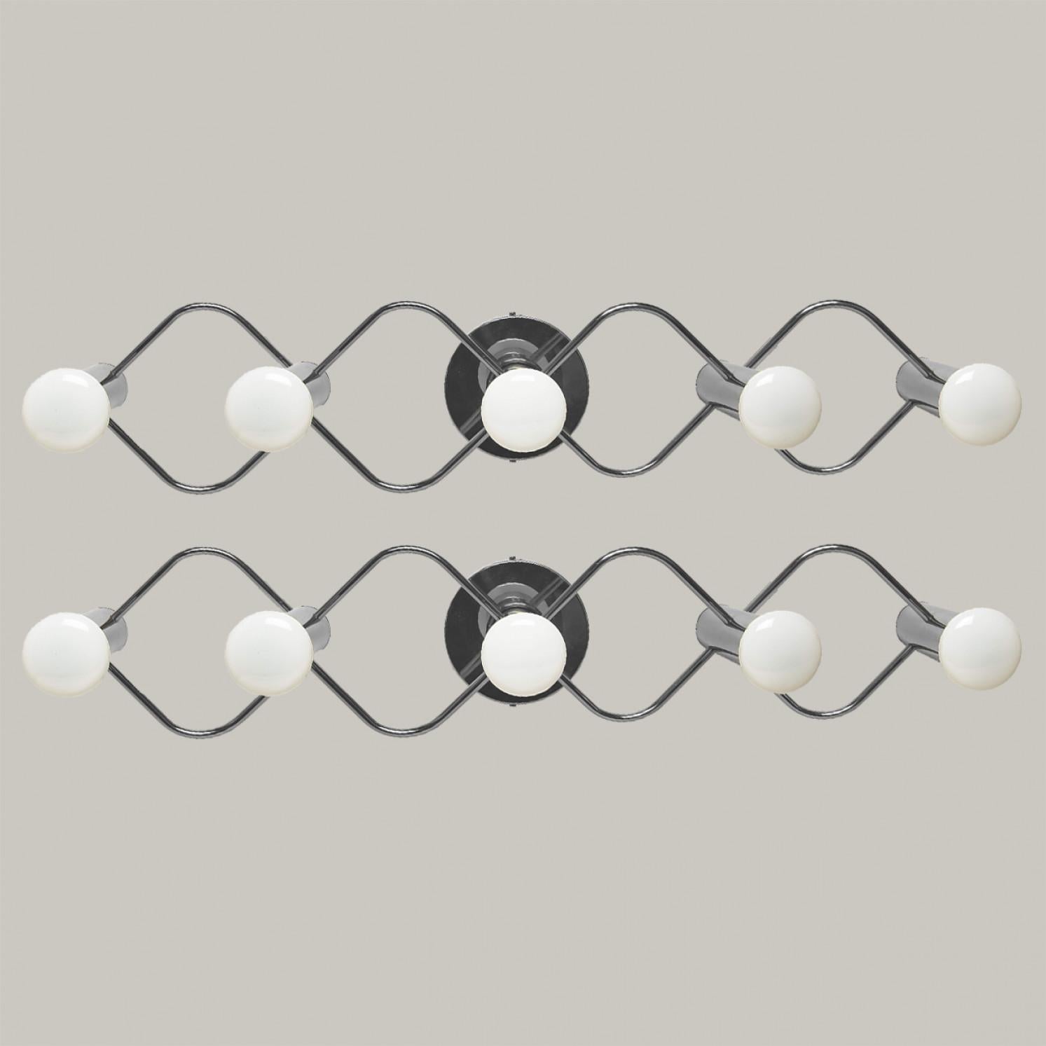 The One of the Two Chrome Wall Lights/Flush Mounts by Leola, 1970 en vente 3