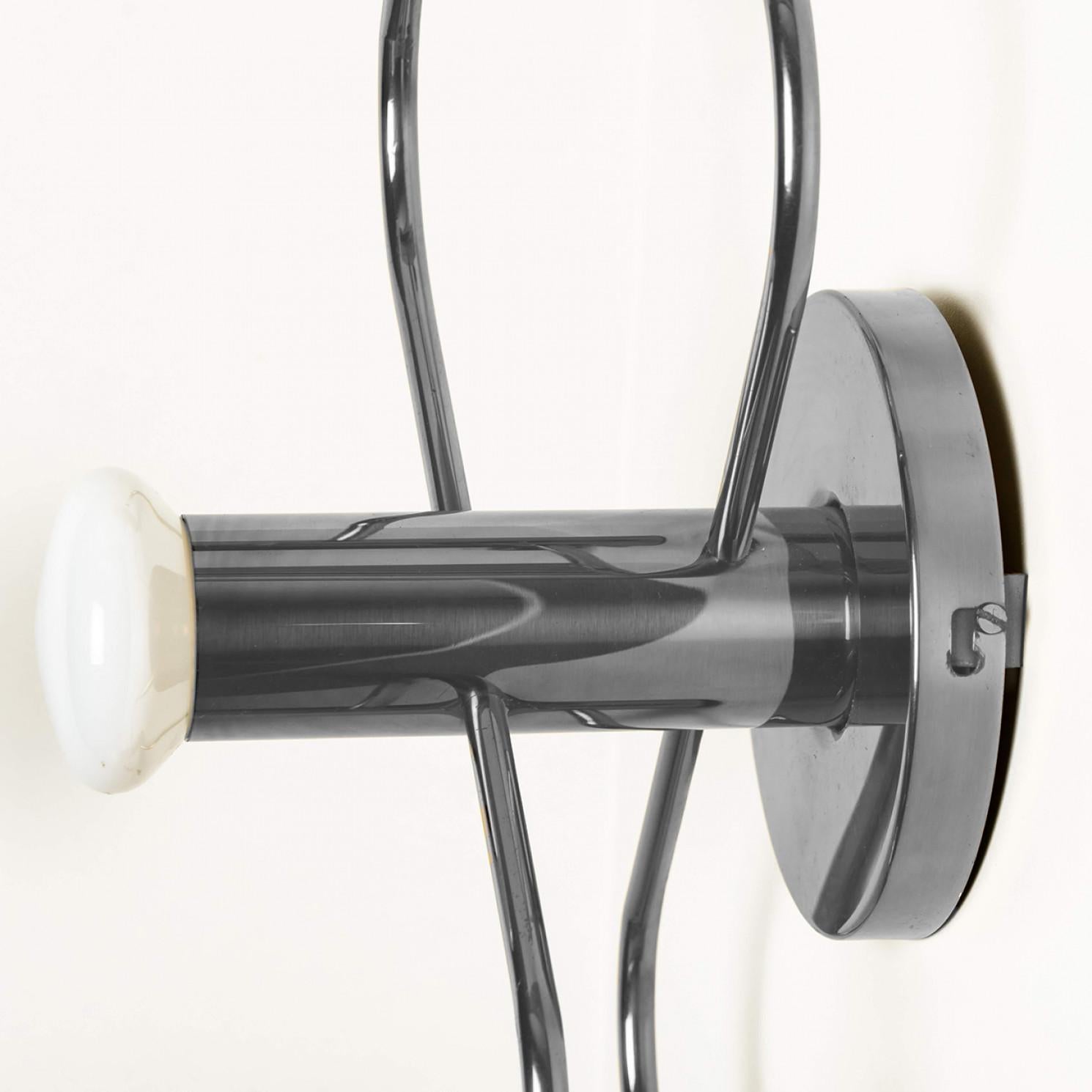 The One of the Two Chrome Wall Lights/Flush Mounts by Leola, 1970 Bon état - En vente à Rijssen, NL
