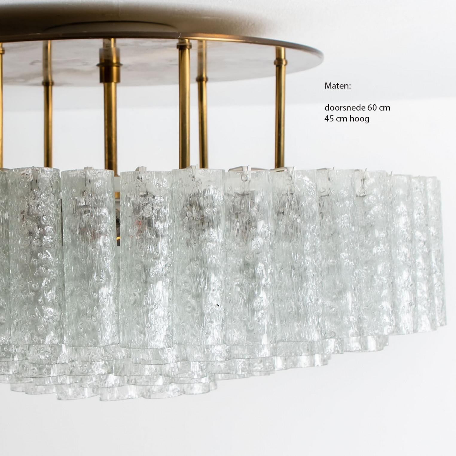L'un des deux grands luminaires encastrés en laiton soufflé de Doria, années 1960 en vente 4