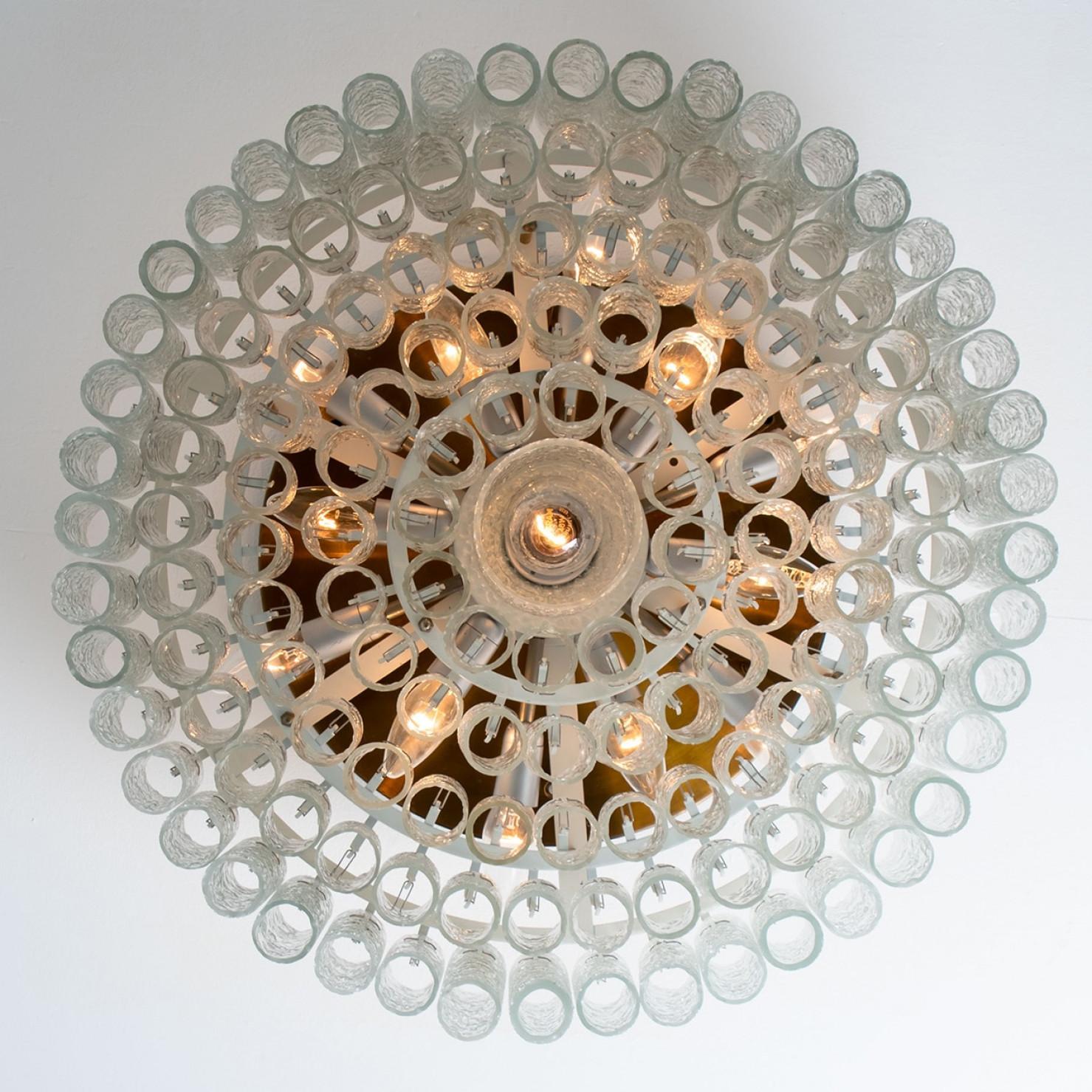 L'un des deux grands luminaires encastrés en laiton soufflé de Doria, années 1960 en vente 5