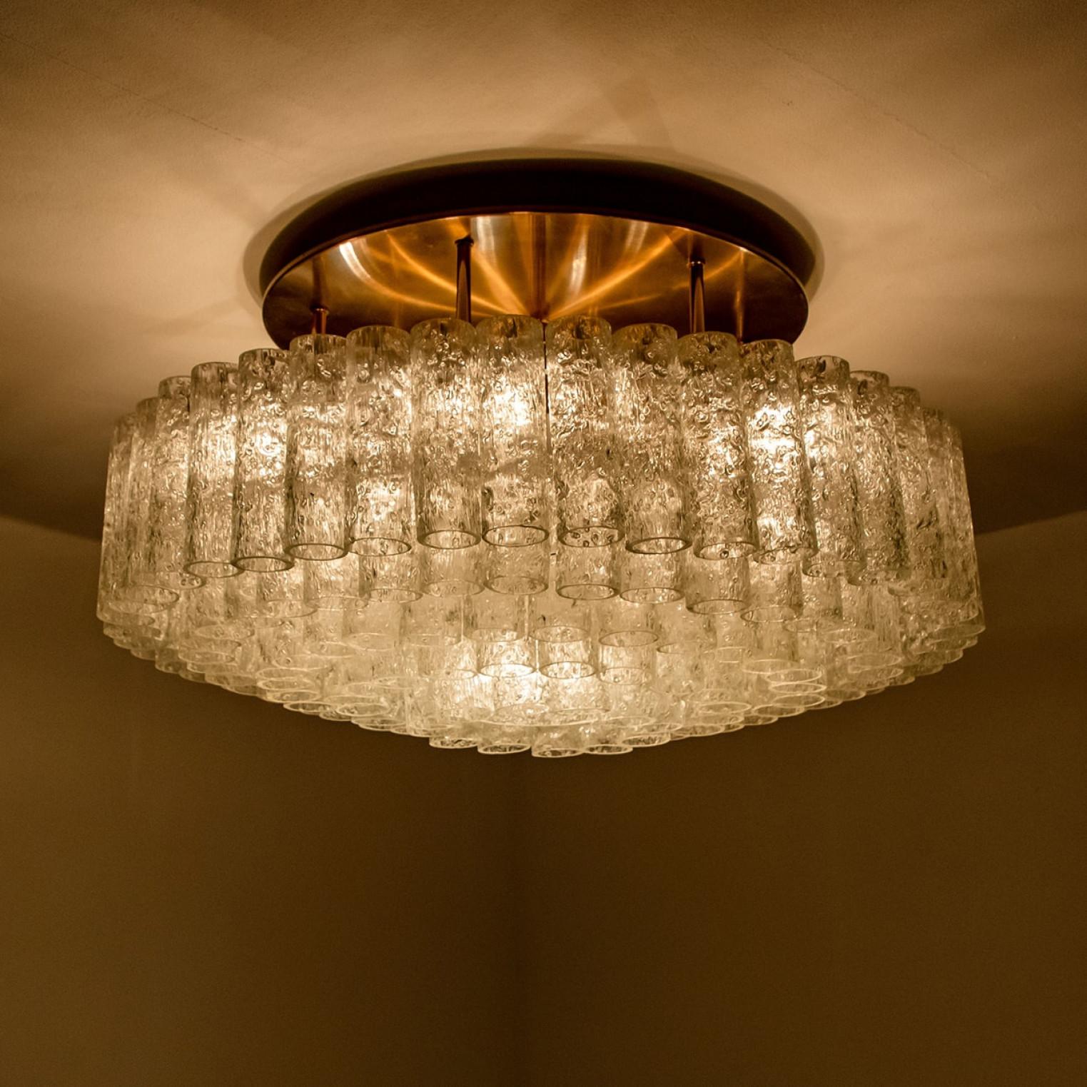 Mid-Century Modern L'un des deux grands luminaires encastrés en laiton soufflé de Doria, années 1960 en vente
