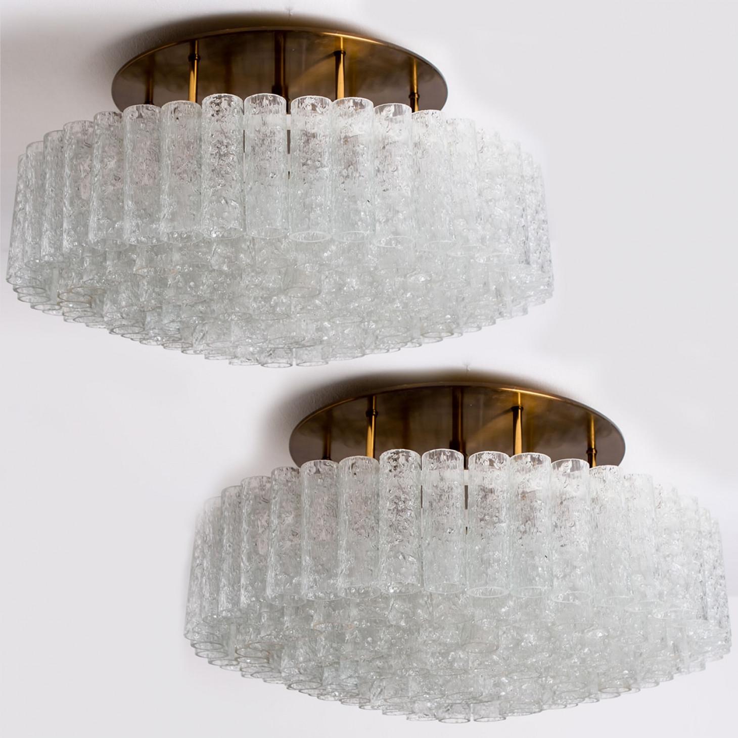 Autrichien L'un des deux grands luminaires encastrés en laiton soufflé de Doria, années 1960 en vente