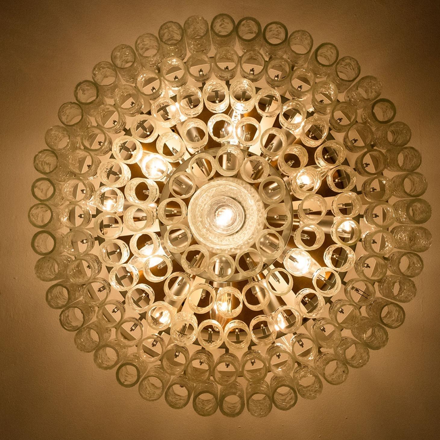 L'un des deux grands luminaires encastrés en laiton soufflé de Doria, années 1960 Bon état - En vente à Rijssen, NL