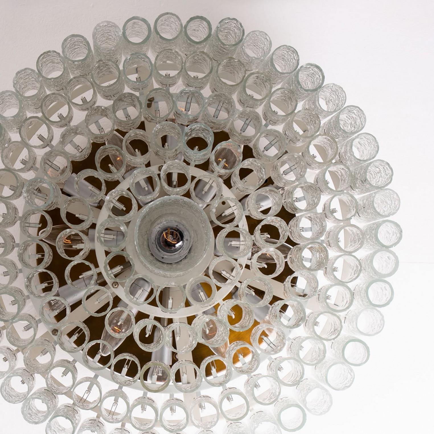 Laiton L'un des deux grands luminaires encastrés en laiton soufflé de Doria, années 1960 en vente