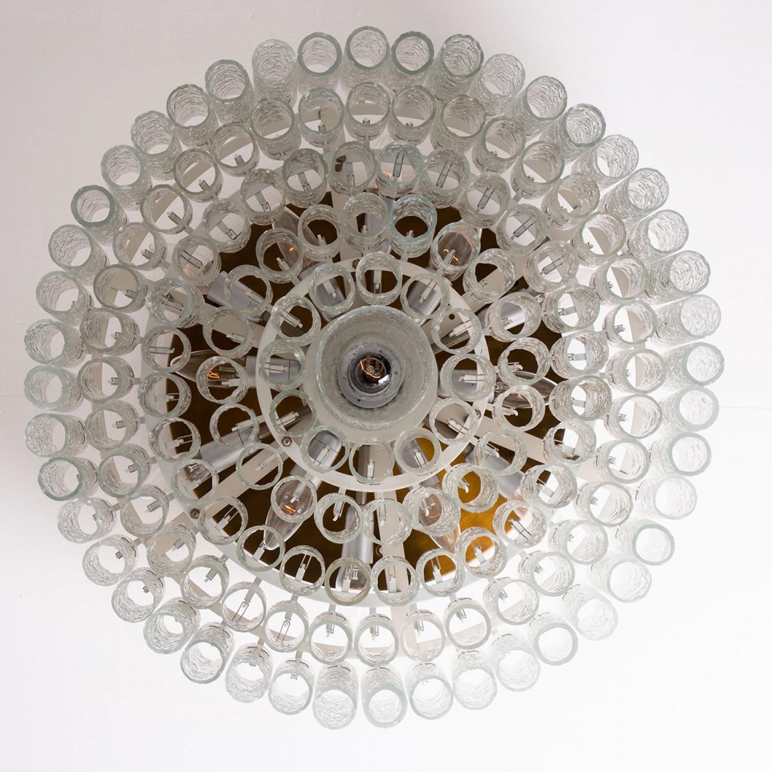 L'un des deux grands luminaires encastrés en laiton soufflé de Doria, années 1960 en vente 1