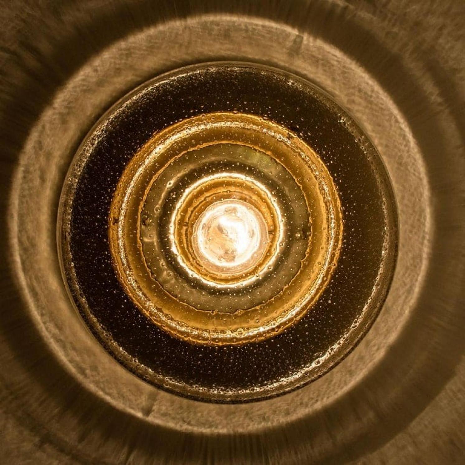 L'une des deux lampes murales encastrées de Limburg, forme champignon, années 1970 en vente 1
