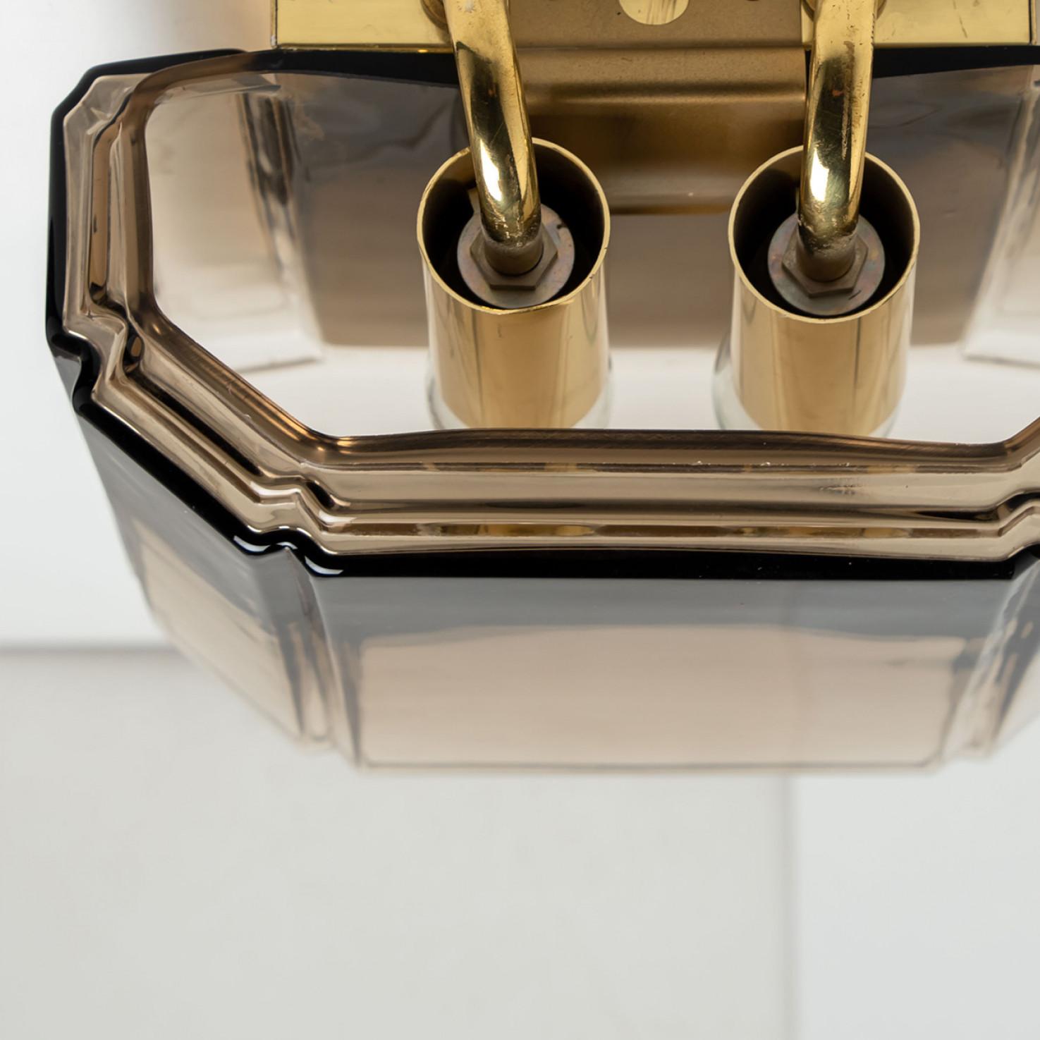 Uno de los dos pares de apliques de cristal ahumado Sconces by Glashütte Limburg, 1 en venta 2