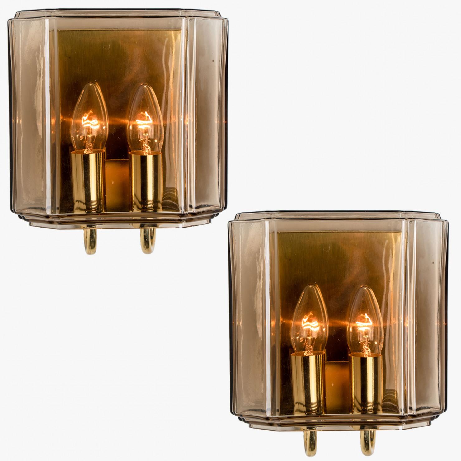 Uno de los dos pares de apliques de cristal ahumado Sconces by Glashütte Limburg, 1 Alemán en venta