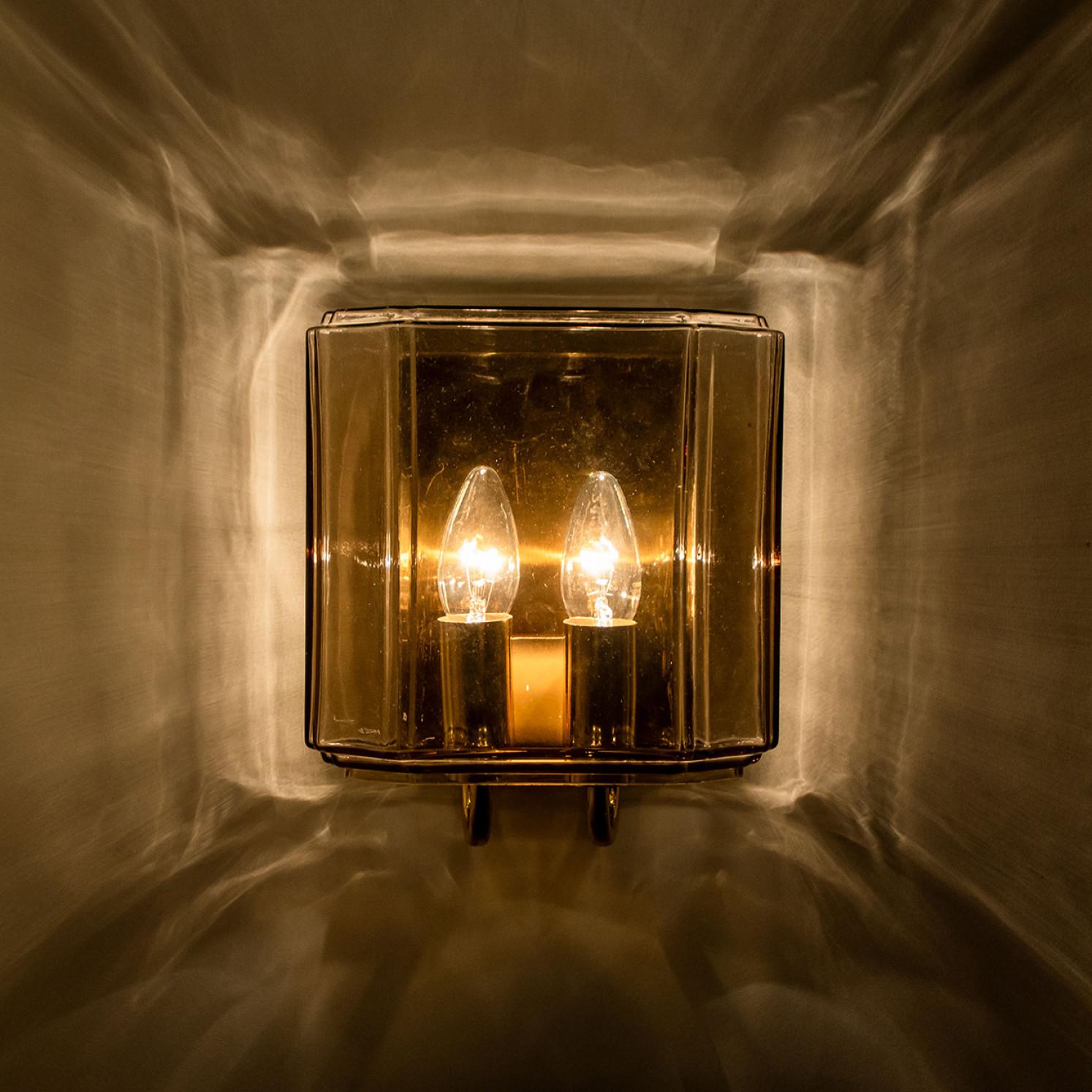 Uno de los dos pares de apliques de cristal ahumado Sconces by Glashütte Limburg, 1 en Bueno estado para la venta en Rijssen, NL