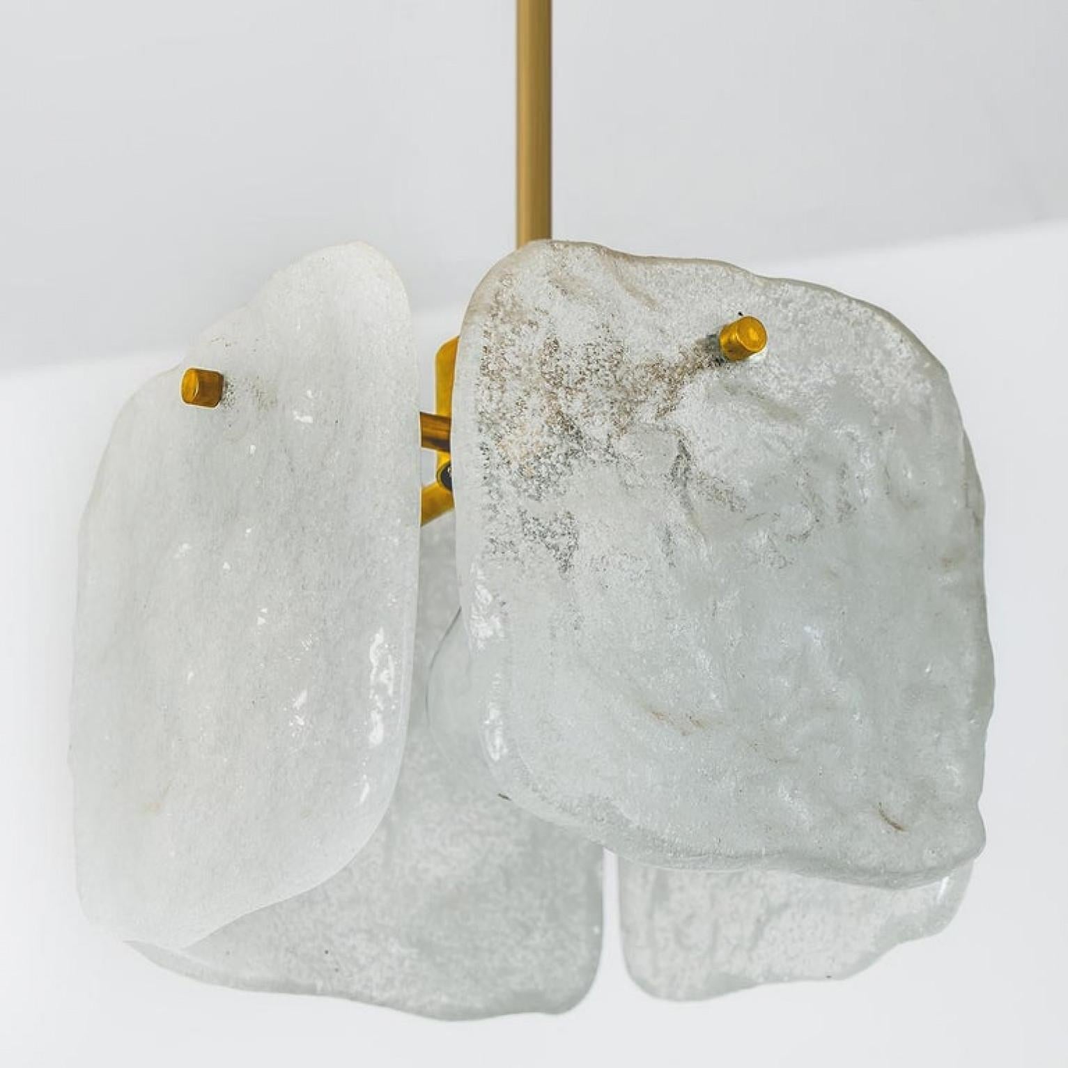 Eine von drei Eisglas-Pendelleuchten von J.T. Kalmar, 1960er Jahre im Angebot 2