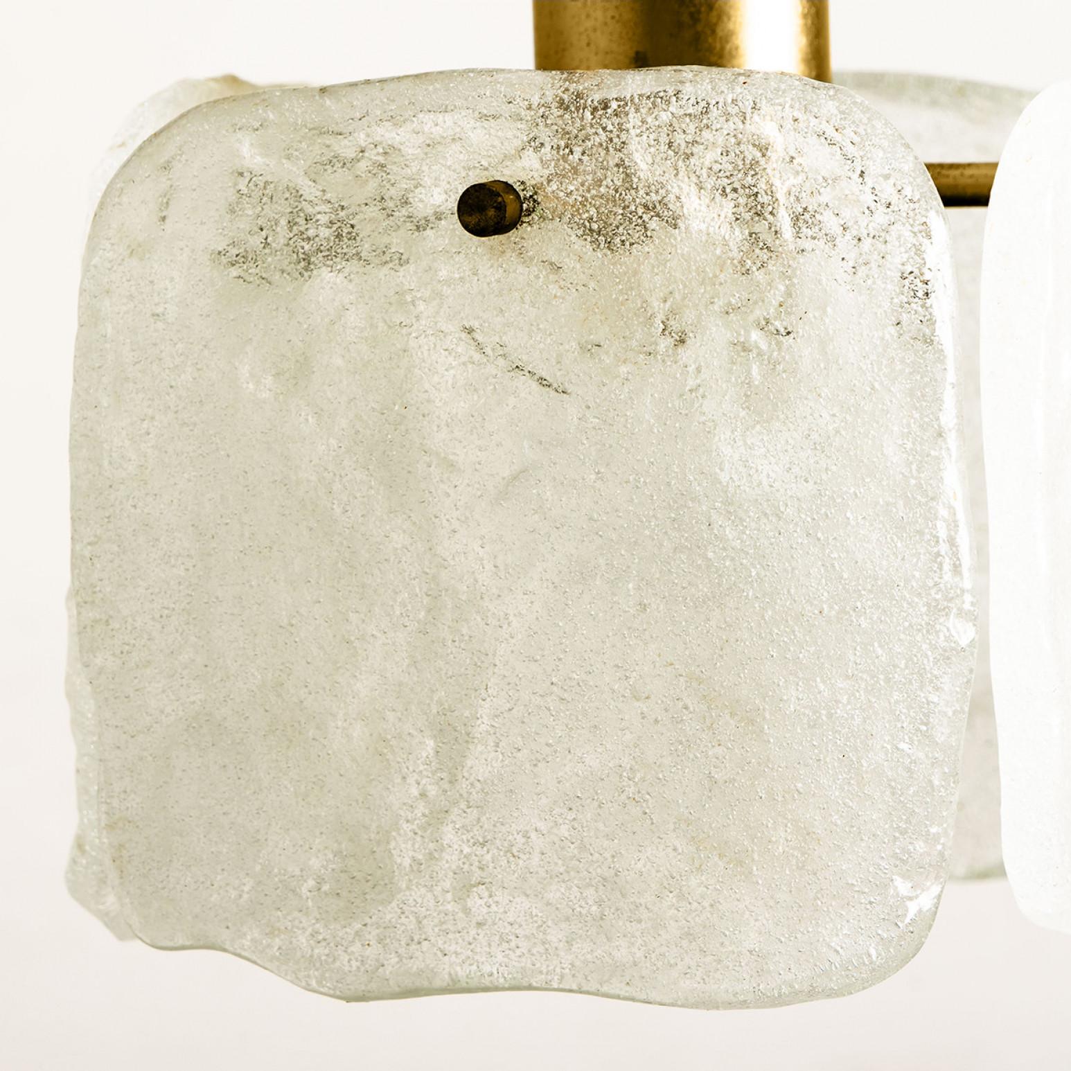 Eine von drei Eisglas-Pendelleuchten von J.T. Kalmar, 1960er Jahre im Angebot 8