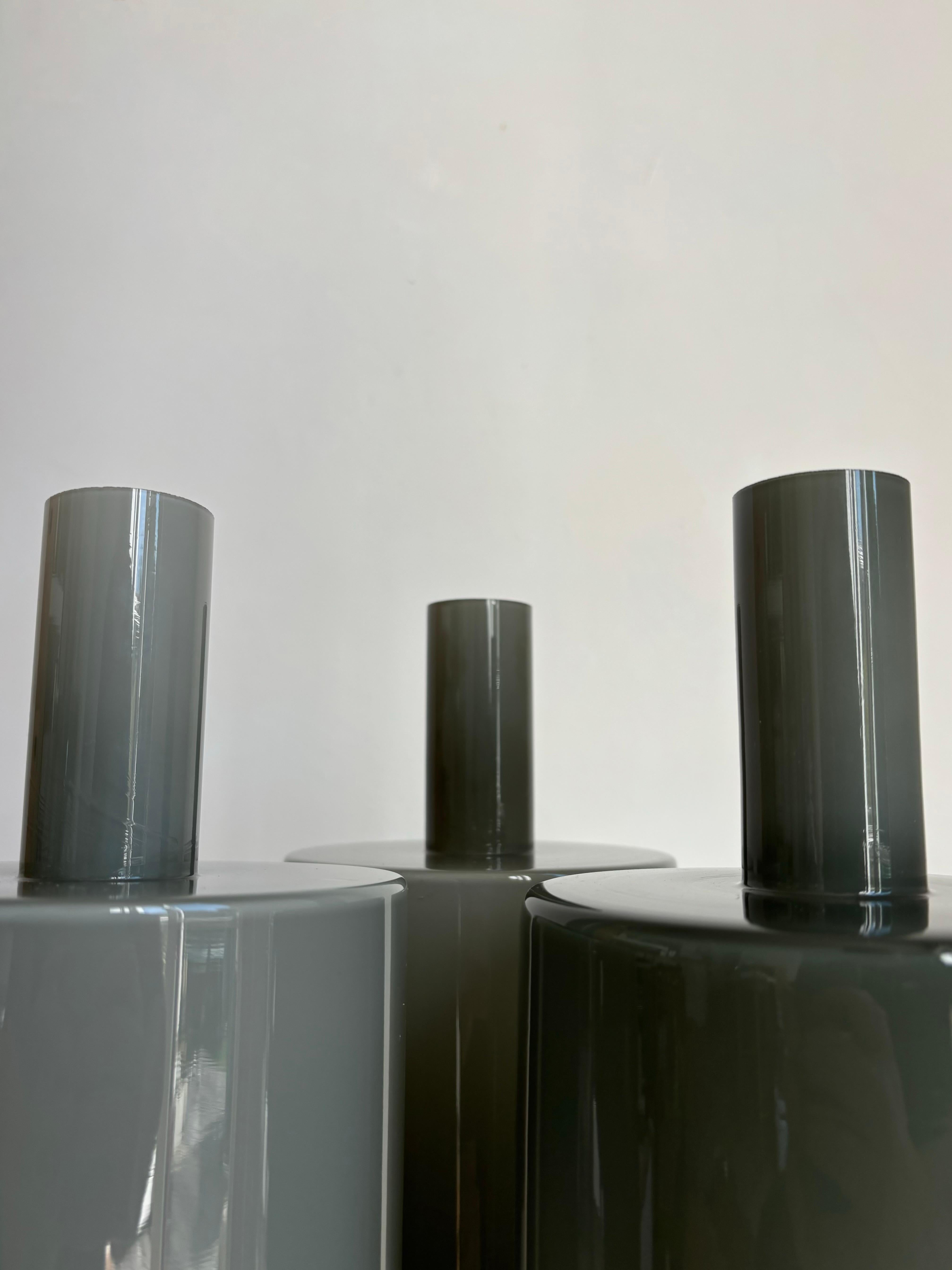 Danese 1 of 3 Ciondolo Pisa in vetro grigio Sage di Hammerborg Fog & Mørup, 1963 in vendita