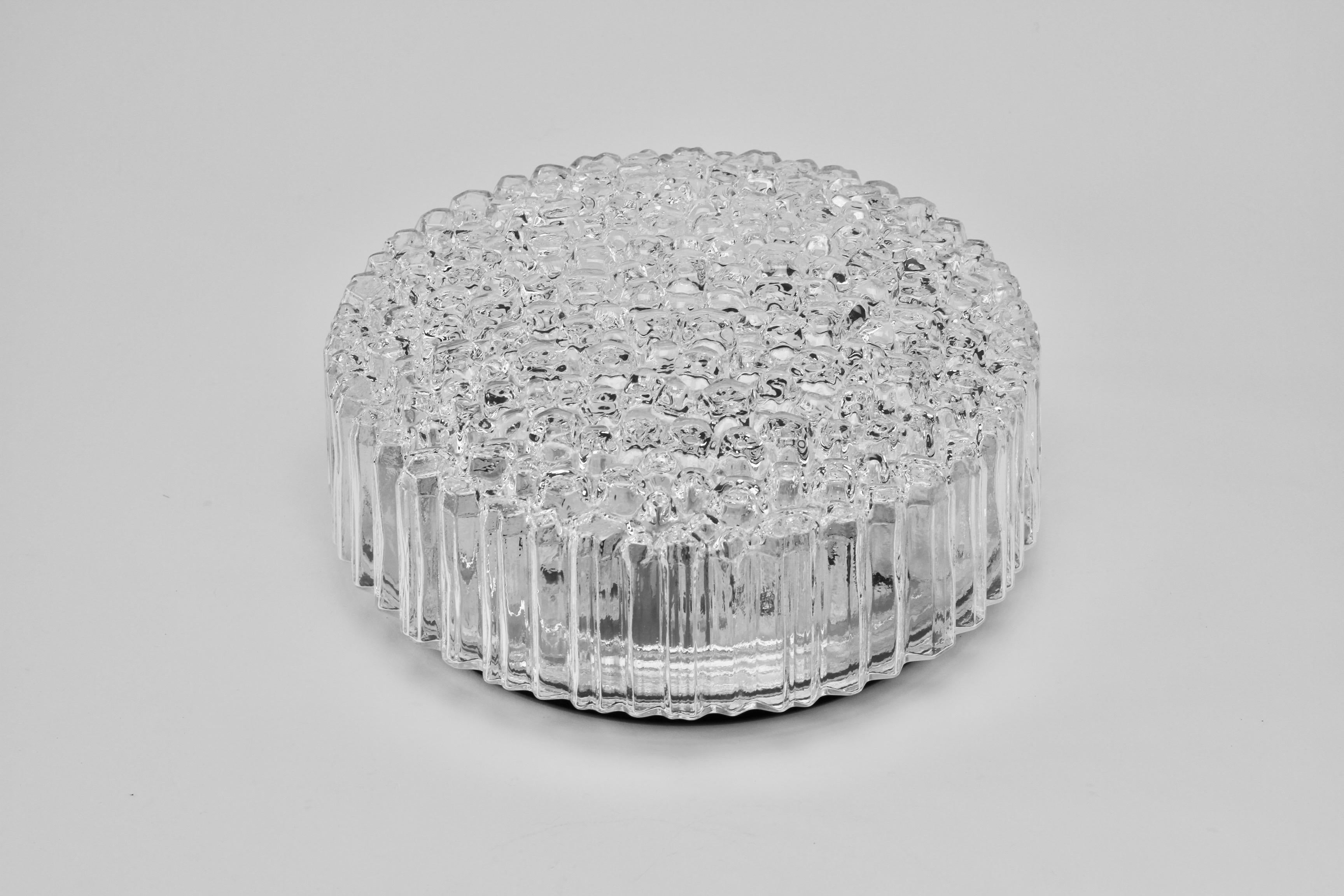 Mid-Century Modern 1 des 5 lampes encastrées Limburg vintage en verre de glace transparent texturé des années 1970 en vente