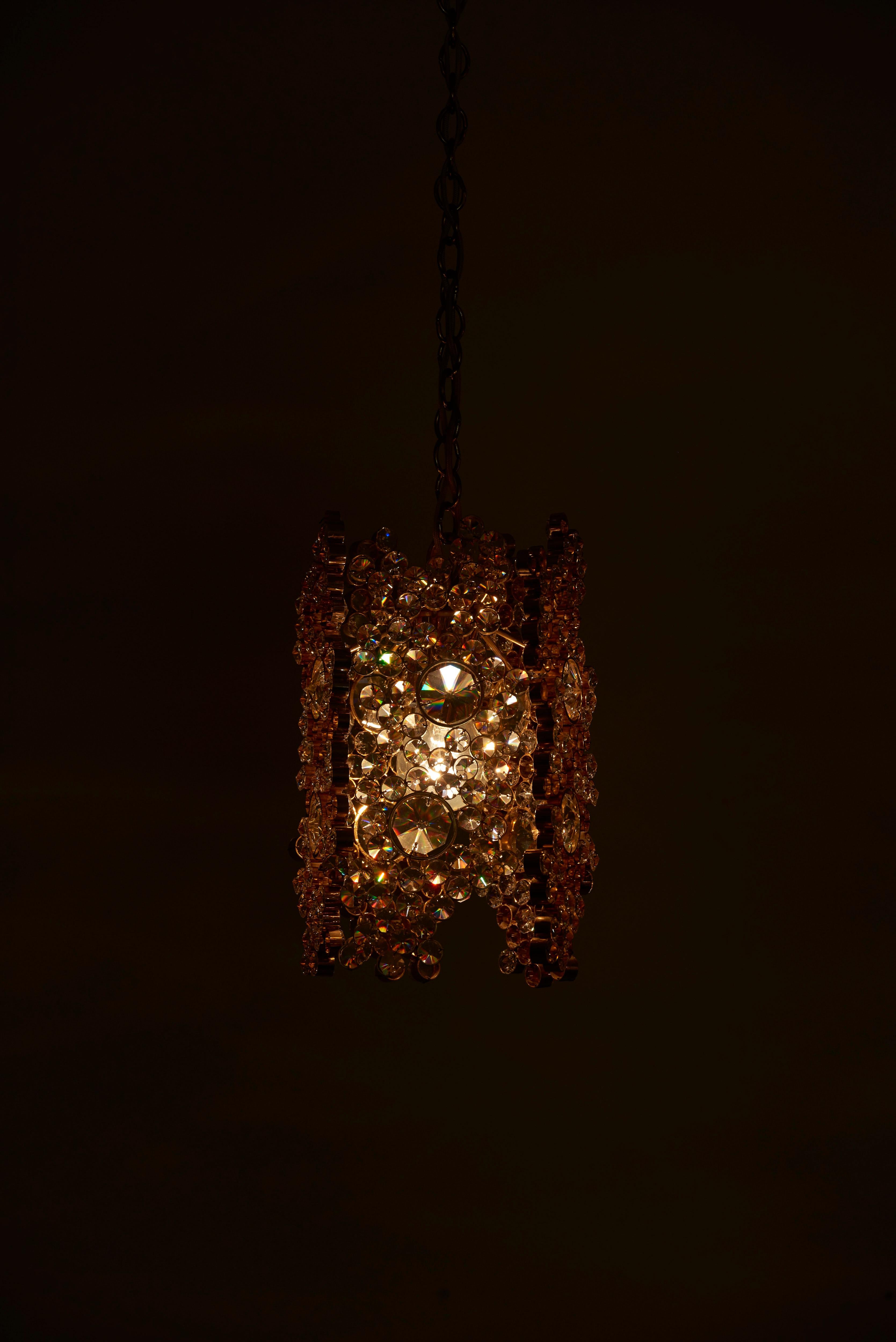 Palwa Gilded Brass and Crystal Glass Encrusted Pendant Lamp In Good Condition For Sale In Berlin, BE