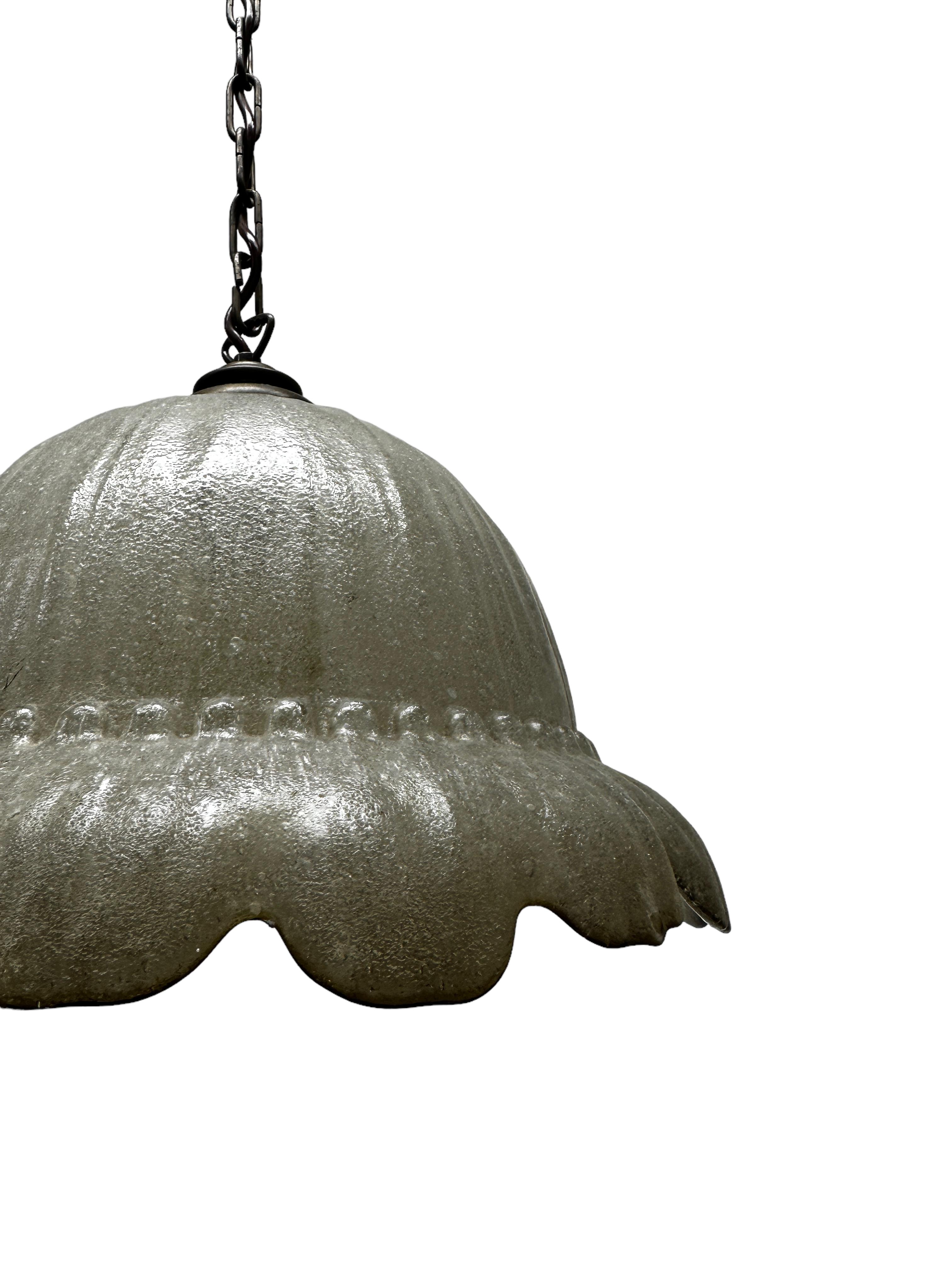 Peill & Putzler Pendentif en verre biomorphique à fleurs en calyx, 1970 en vente 3