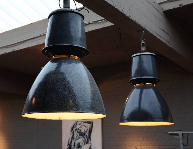 One of Twenty-Four Giant Industrial Lights In Good Condition For Sale In Antwerp, BE
