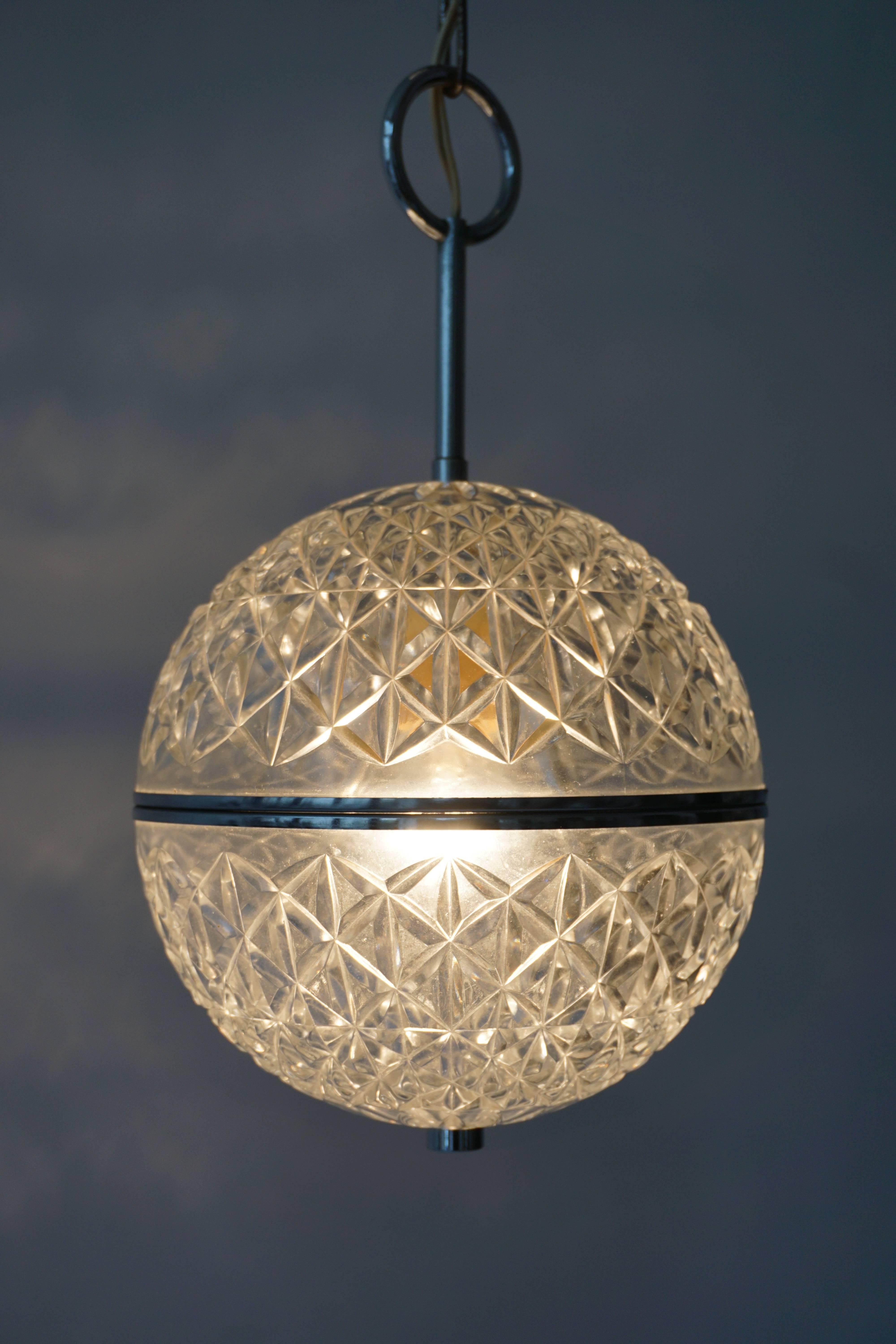 One of Two Crystal Glass and Brass Globe Pendant Lights In Good Condition For Sale In Antwerp, BE
