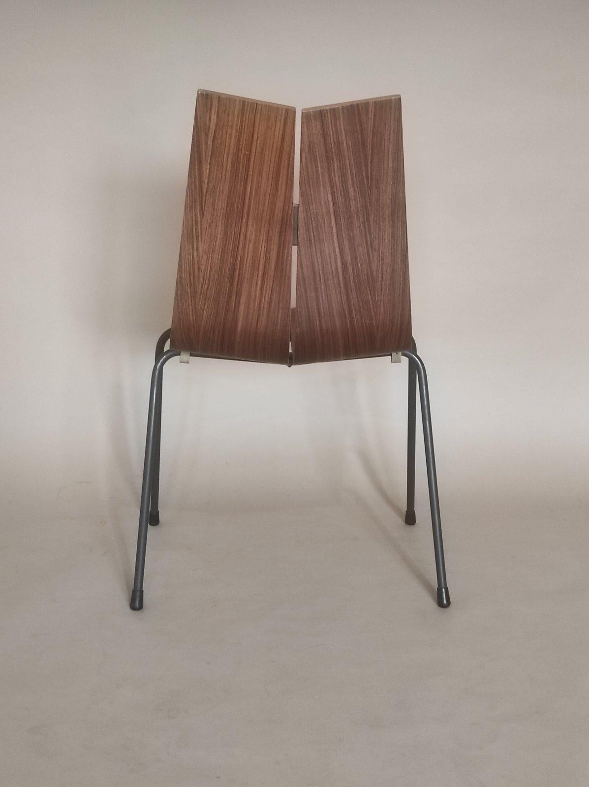 Einer von zwei Hans Bellmann GA-Stühlen für Horgenglarus (Mitte des 20. Jahrhunderts) im Angebot