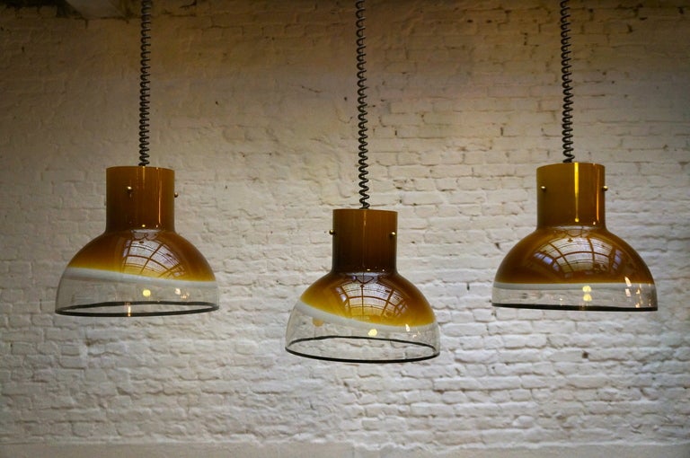 Two adjustable Murano glass pendant lights or chandeliers.
Diameter: 34 cm.