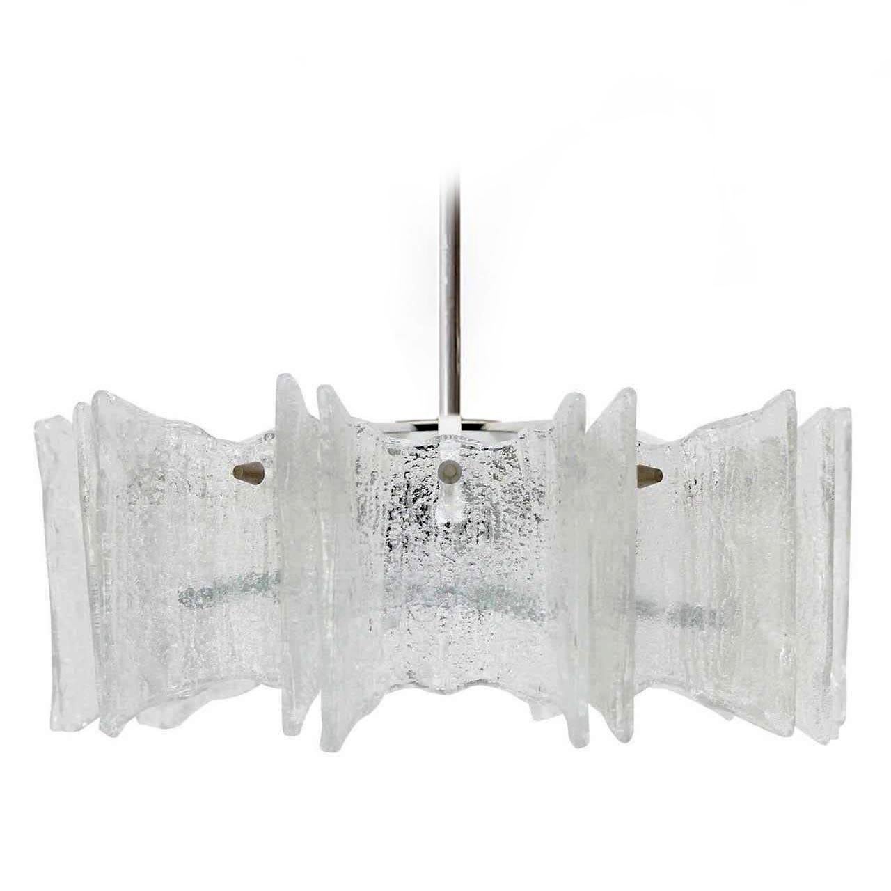Mid-Century moderno Lampadario a sospensione Kalmar Glass Chandelier, circa 1970, uno di due in vendita