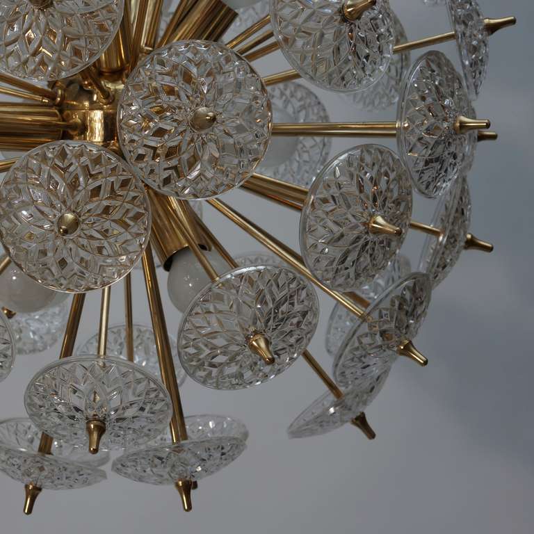 One of Two Large Modernist Flower Sputnik Chandeliers In Good Condition In Antwerp, BE