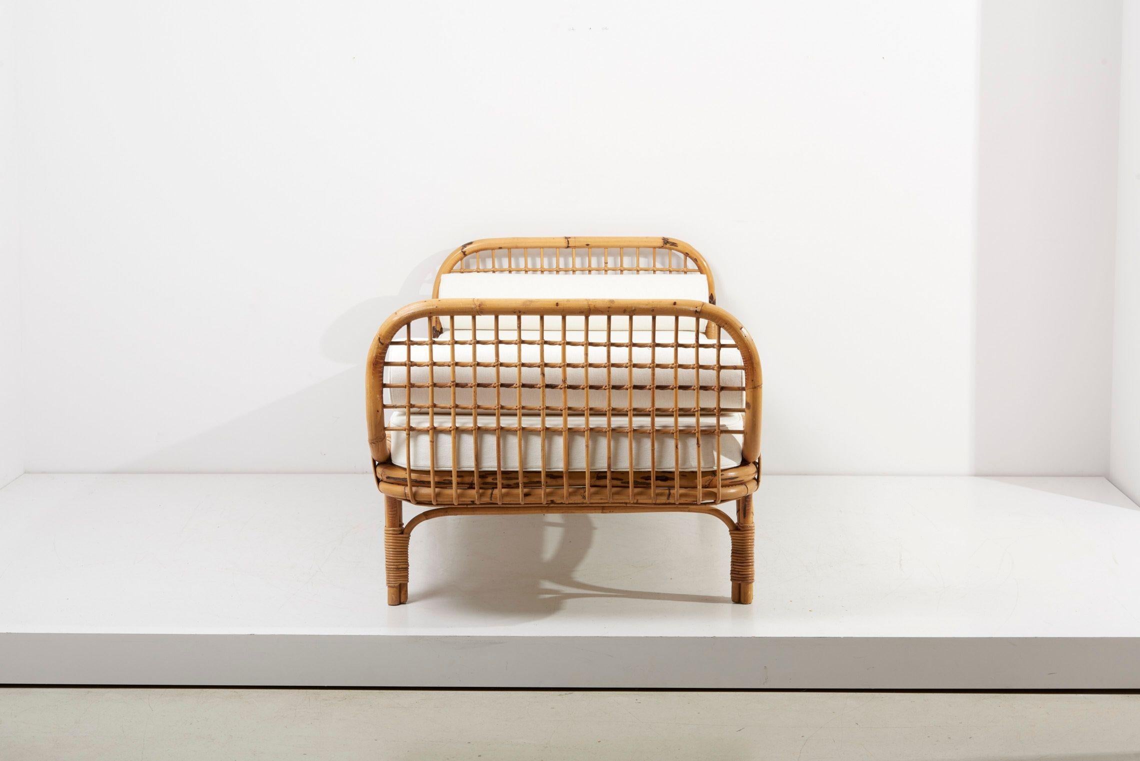 Cama de día recién tapizada de Bonacina, Italia, años 50 en Bueno estado para la venta en Berlin, DE