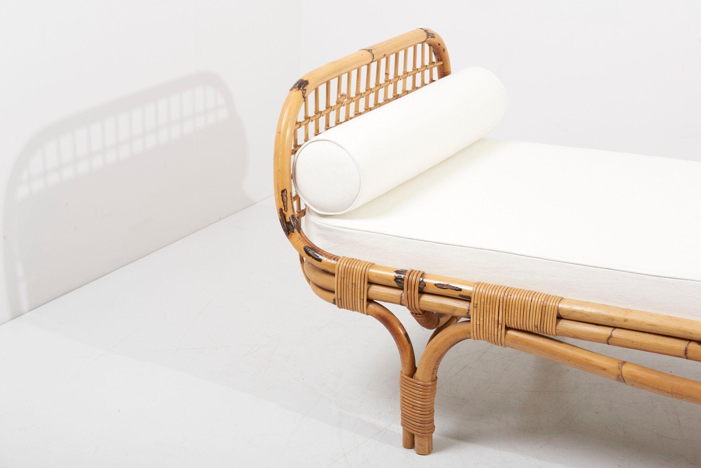 Cama de día recién tapizada de Bonacina, Italia, años 50 en venta 3