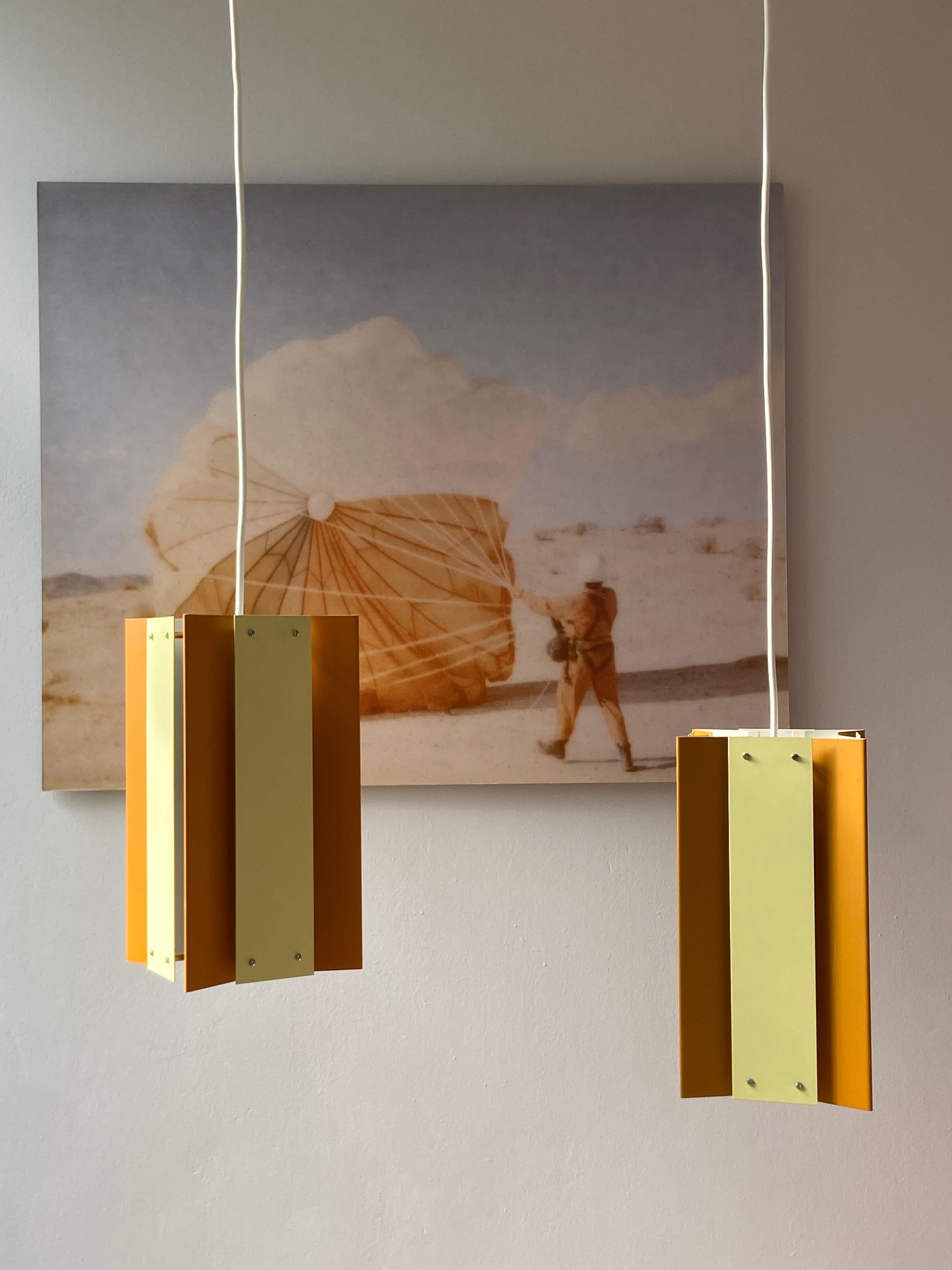 Danese Una delle due lampade a sospensione di Lyfa, Made in Denmark, anni '60 in vendita