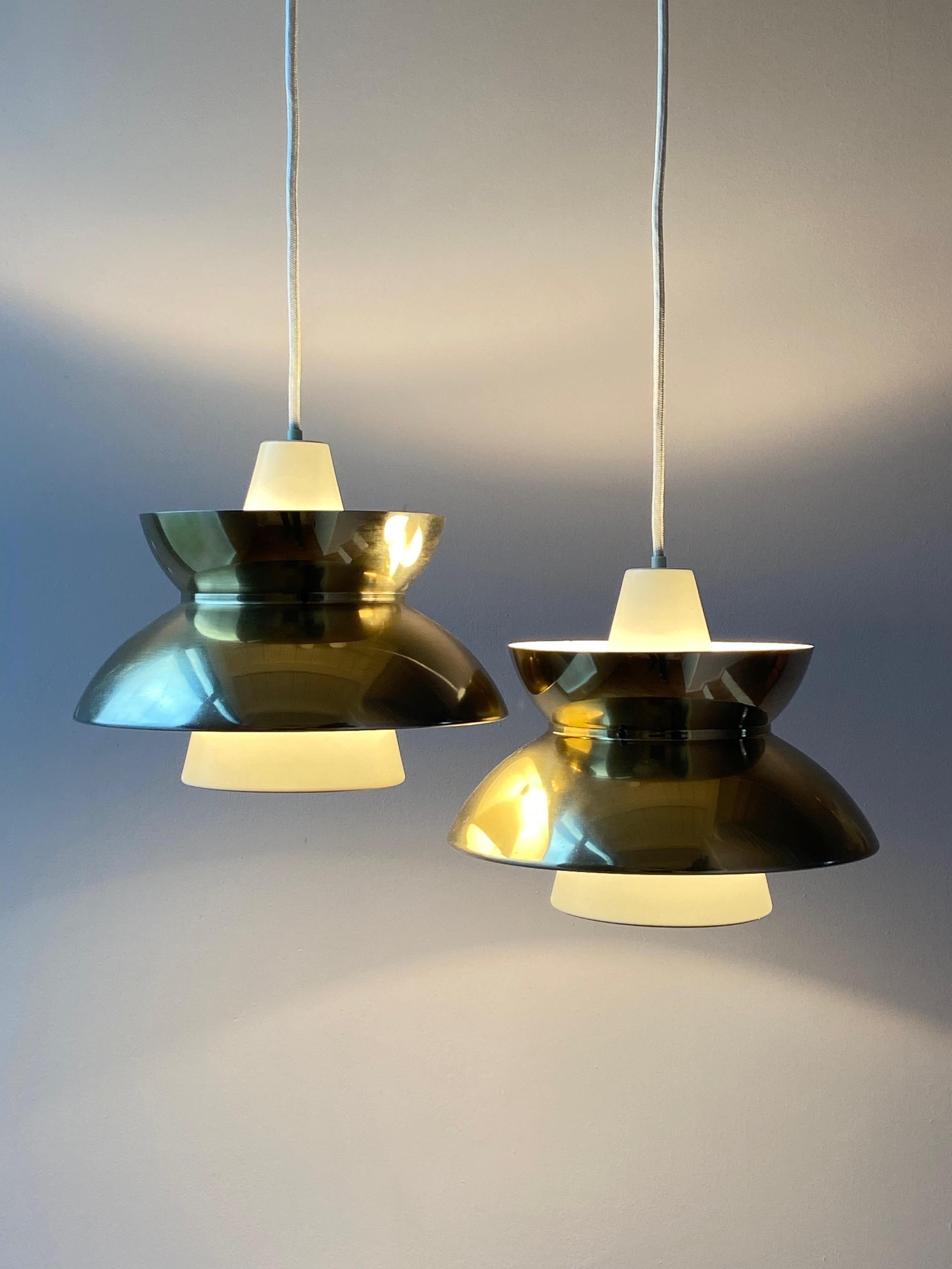 One Vintage Doo-Wop Pendant Lamp by Louis Poulsen, Denmark 4