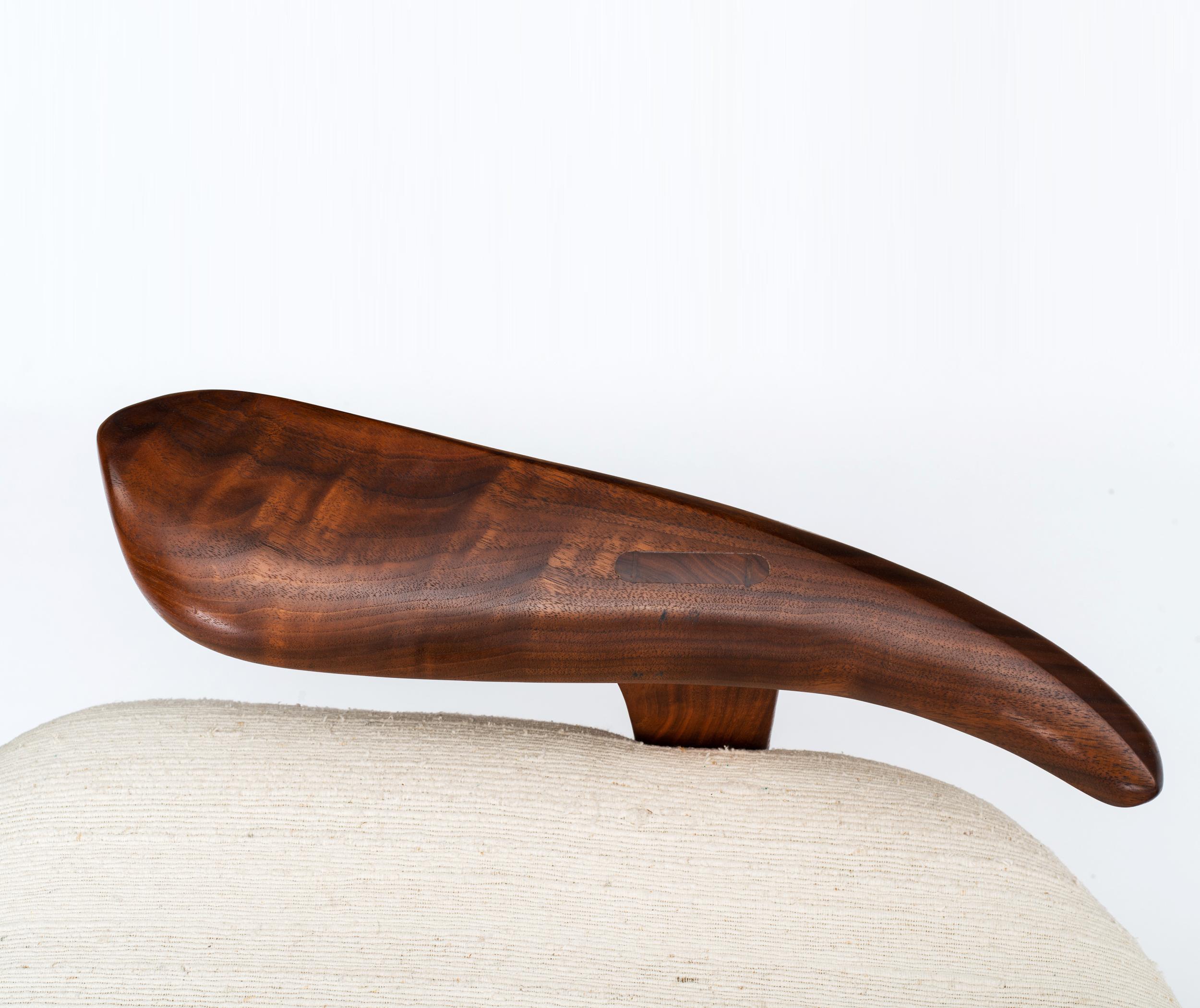 Canapé moderne unique de l'American Studio Craft Movement en noyer noir et soie brute en vente 7