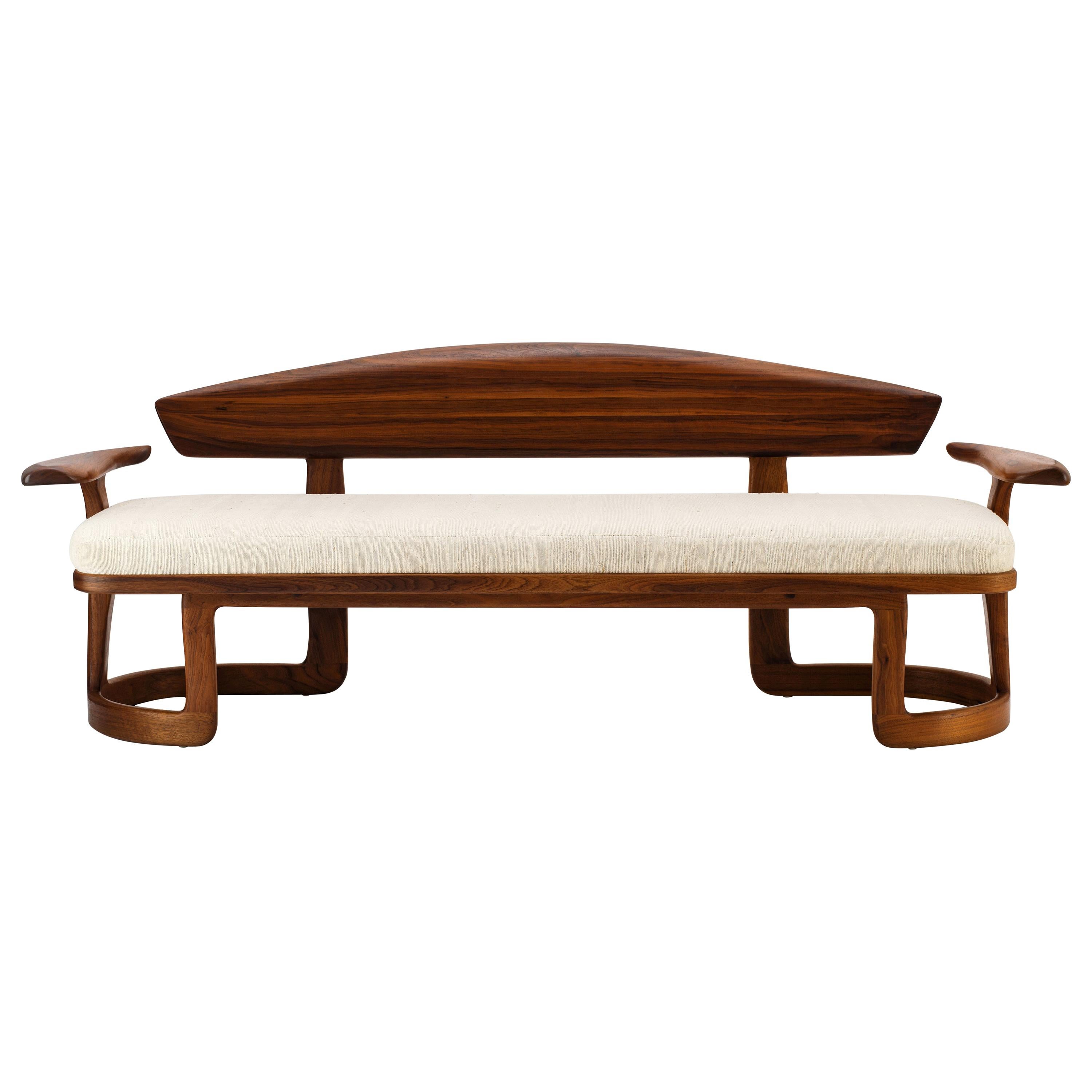 Canapé moderne unique de l'American Studio Craft Movement en noyer noir et soie brute en vente