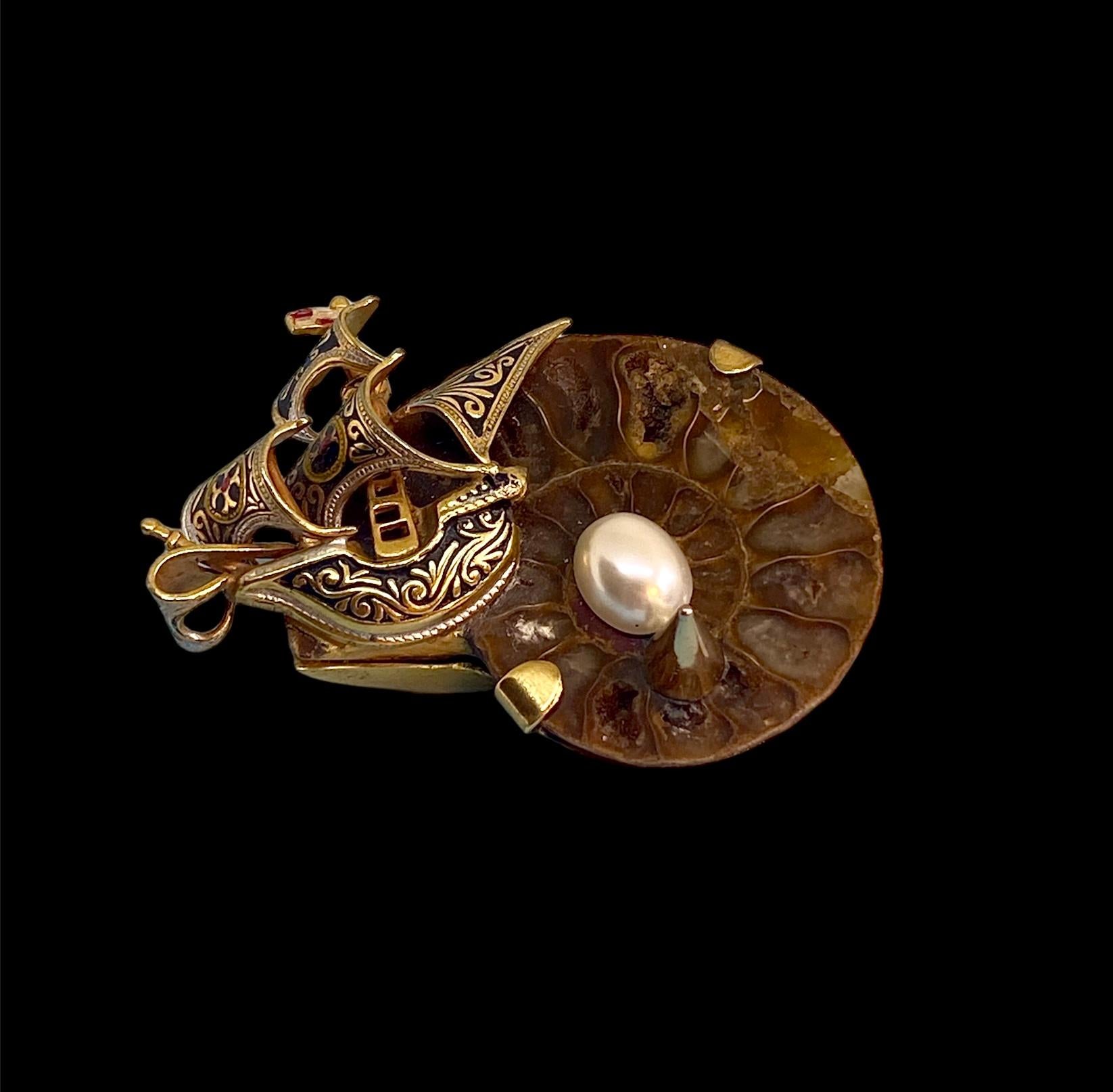 Artisan One Off Brooch Handmade & High Upcycling Fossil Gold Plated Bronze Vintage Pearl For Sale