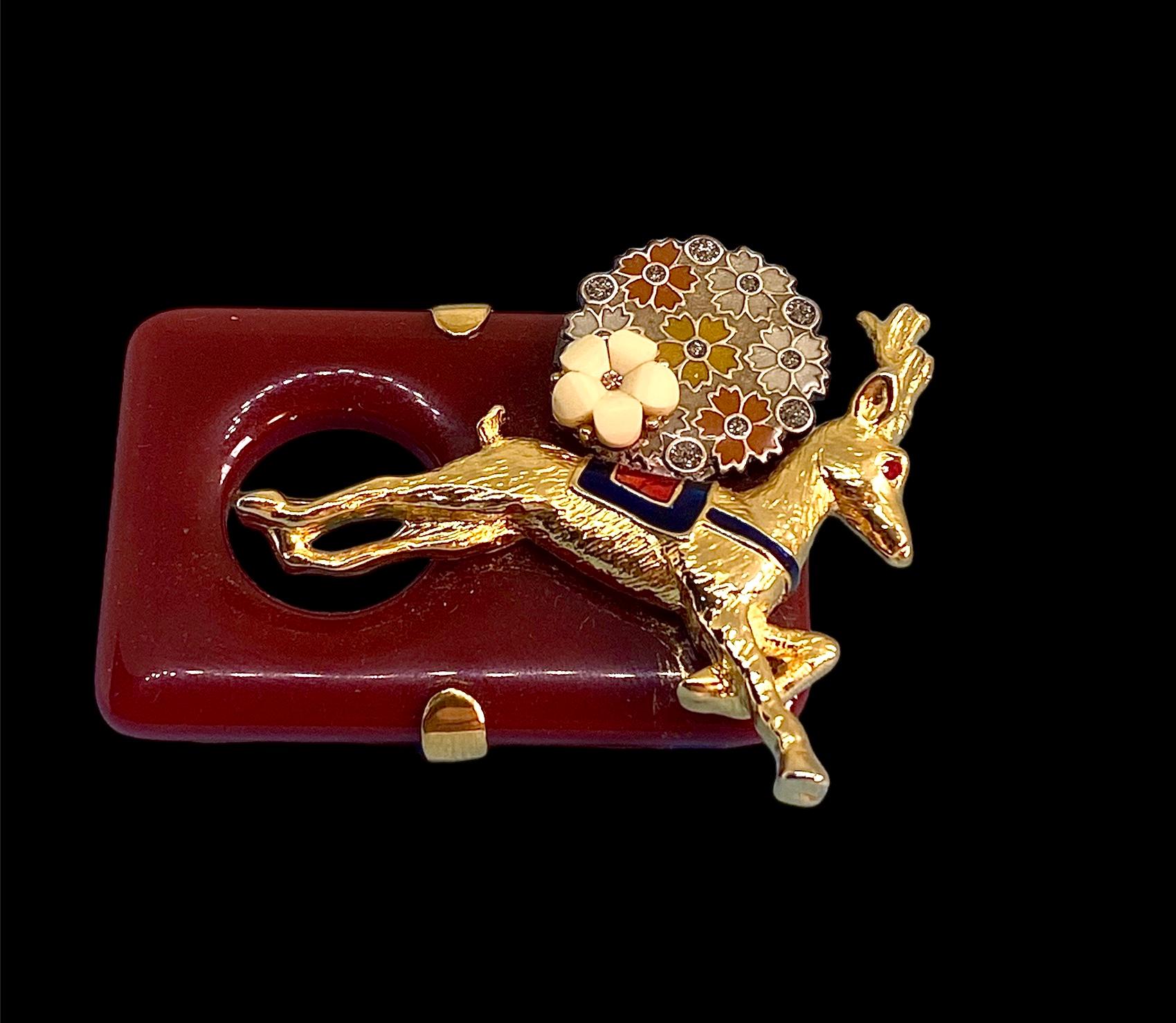 Broche pieza única. High Upcycling. Cuarzo, bronce chapado en oro y elementos vintage. Artesano en venta