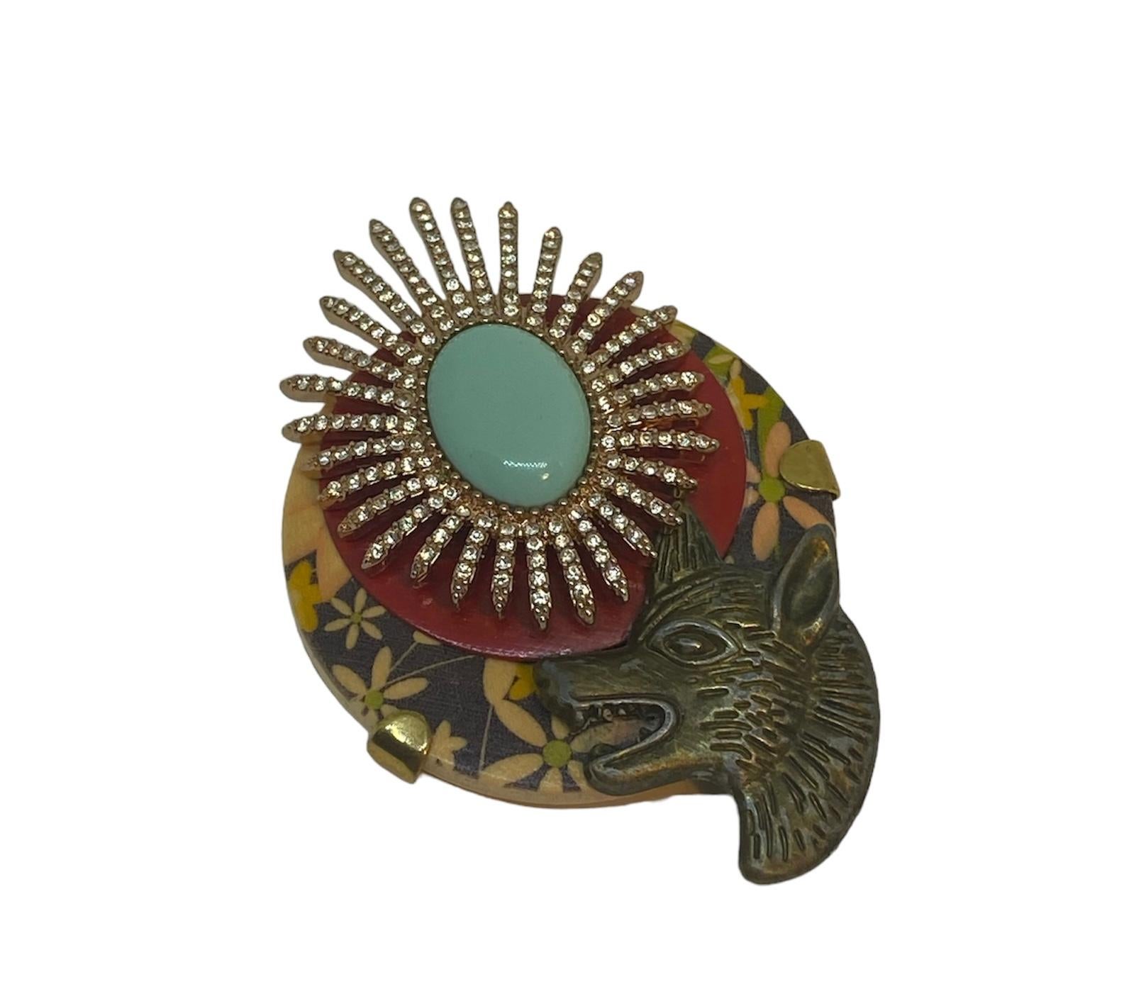 This brooch is a unique piece created for Ludmila Navarro, fine artist & jewellery designer. A totally handmade jewel which it was created from a sustainable process during which she recovers and improves several antique and vintage jewels and
