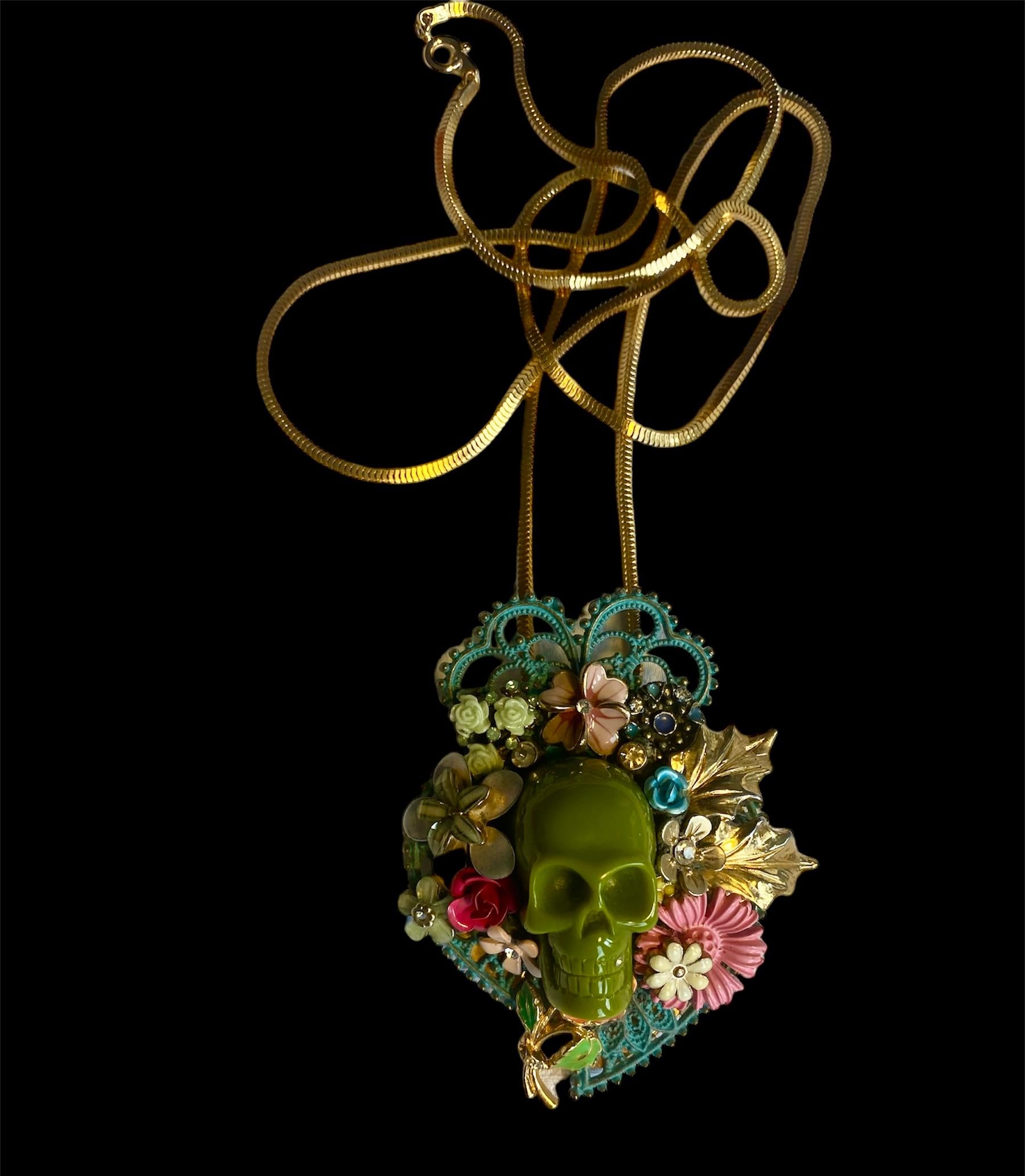 One Off Brooch. High Upcycling. Handmade. Gold Plated Bronze & Vintage Elements. In New Condition For Sale In ZARAGOZA, ES