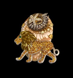 Broche pieza única. High Upcycling. Cuarzo, Bronce chapado en oro y Elementos Vintage