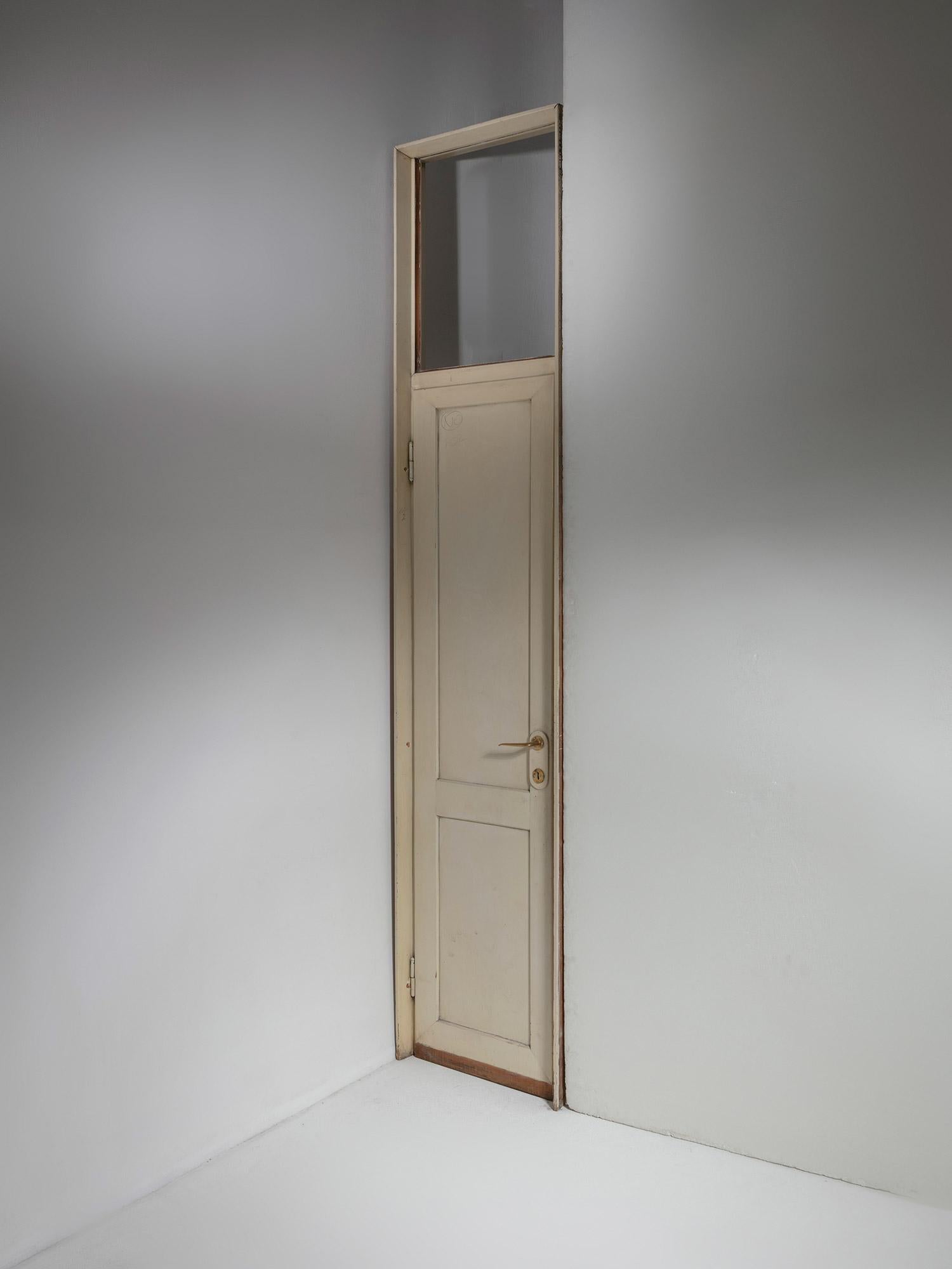 Porte menuisée par Gio Ponti et fabriquée par Proserpio et Barzanò.
Sept pièces disponibles en différentes tailles.
Littérature disponible sur demande
