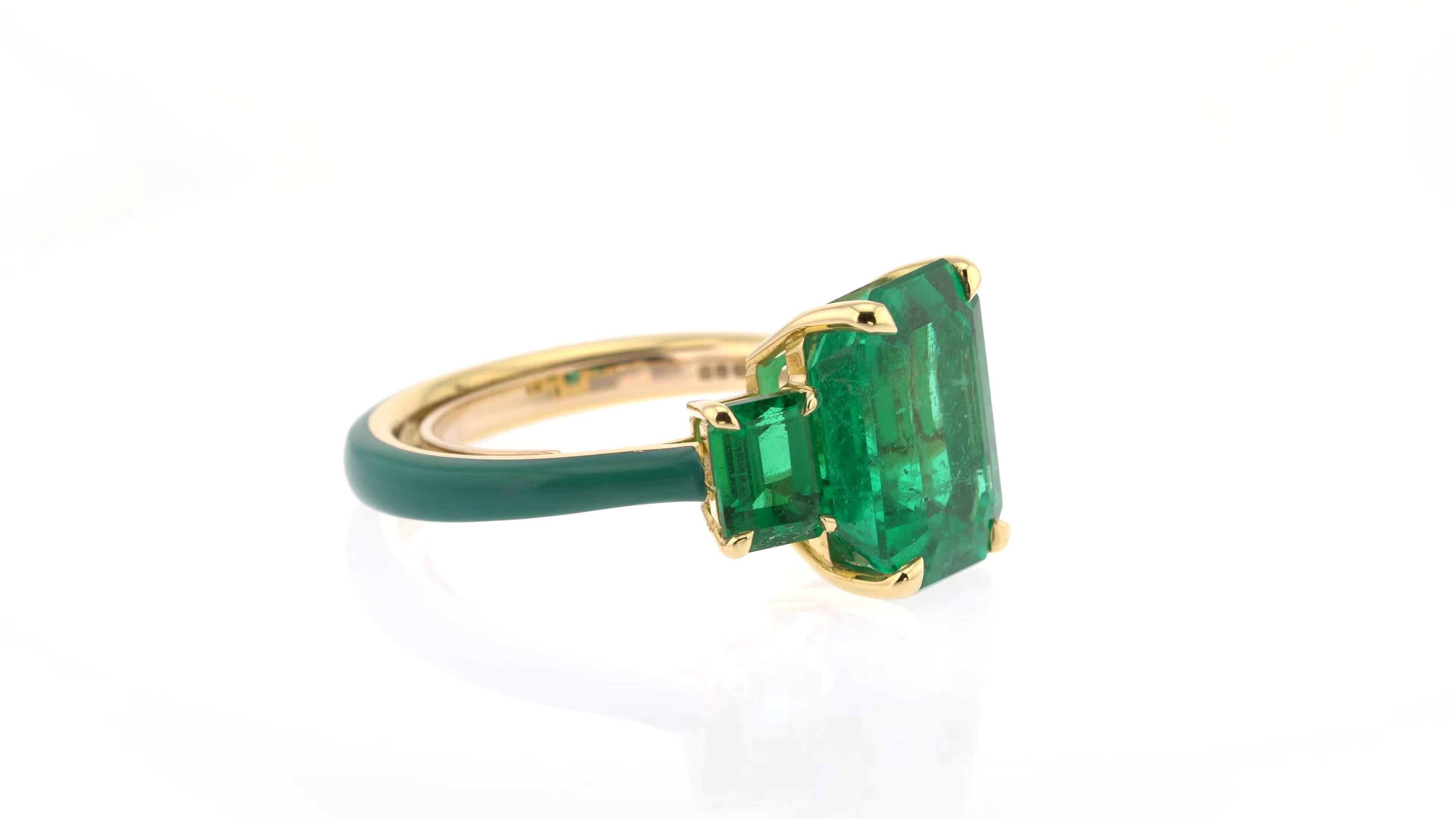 Emerald Cut 5.29 Carats Emerald Ring in Yellow Gold with Ceramic Detail