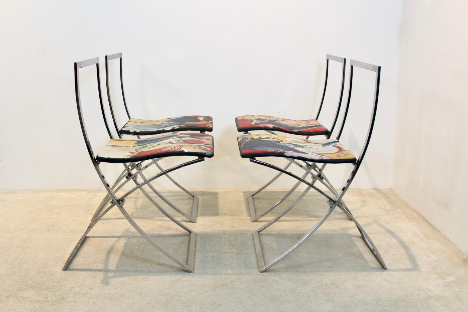 Mid-Century Modern Ensemble de quatre chaises de salle à manger Luisa peintes à la main par Marcello Cuneo en vente