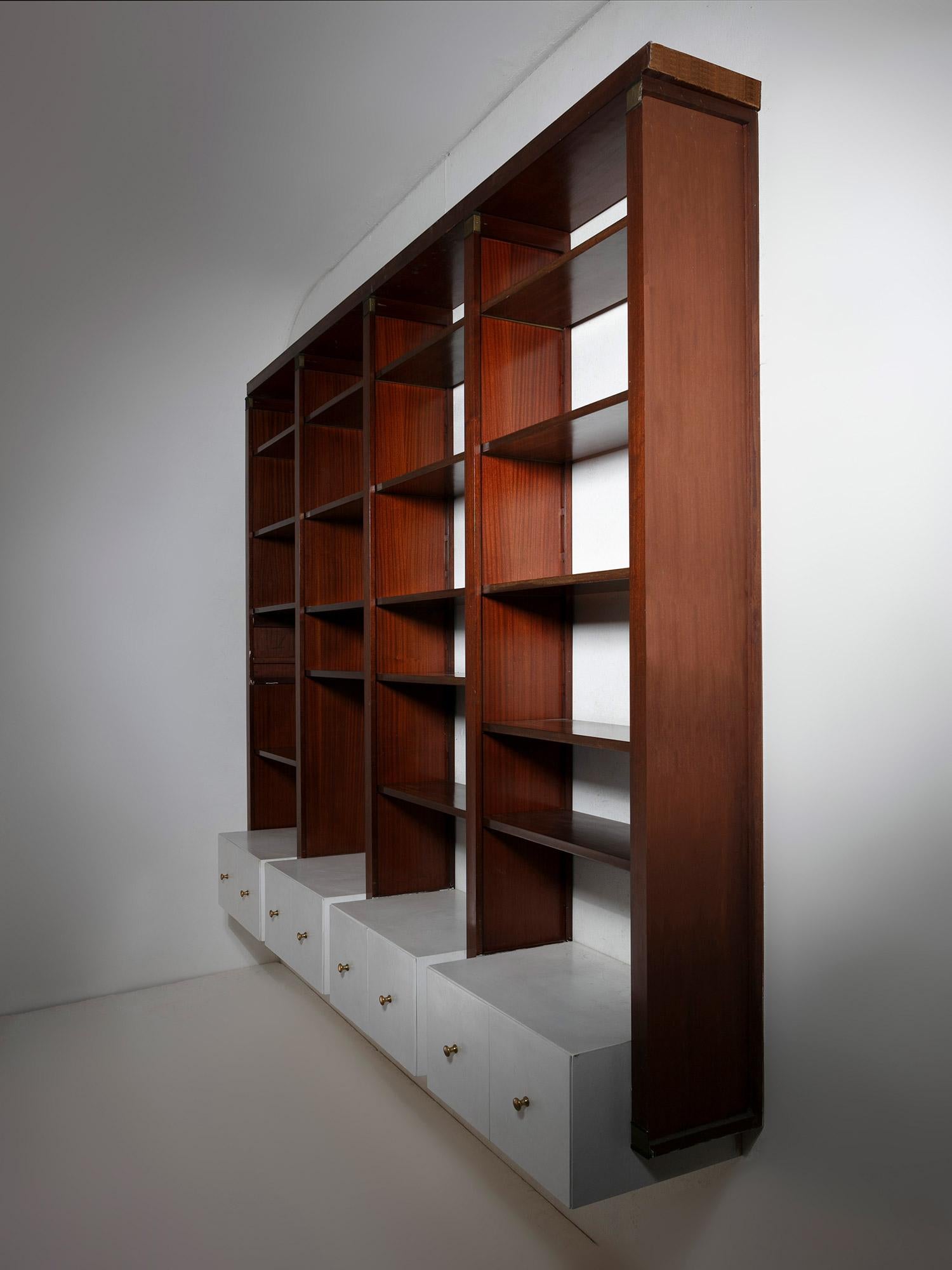 Hänge-Wand Bücherregal von Anselmo Vitale, Italien, 1960er Jahre, Unikat (Italienisch) im Angebot