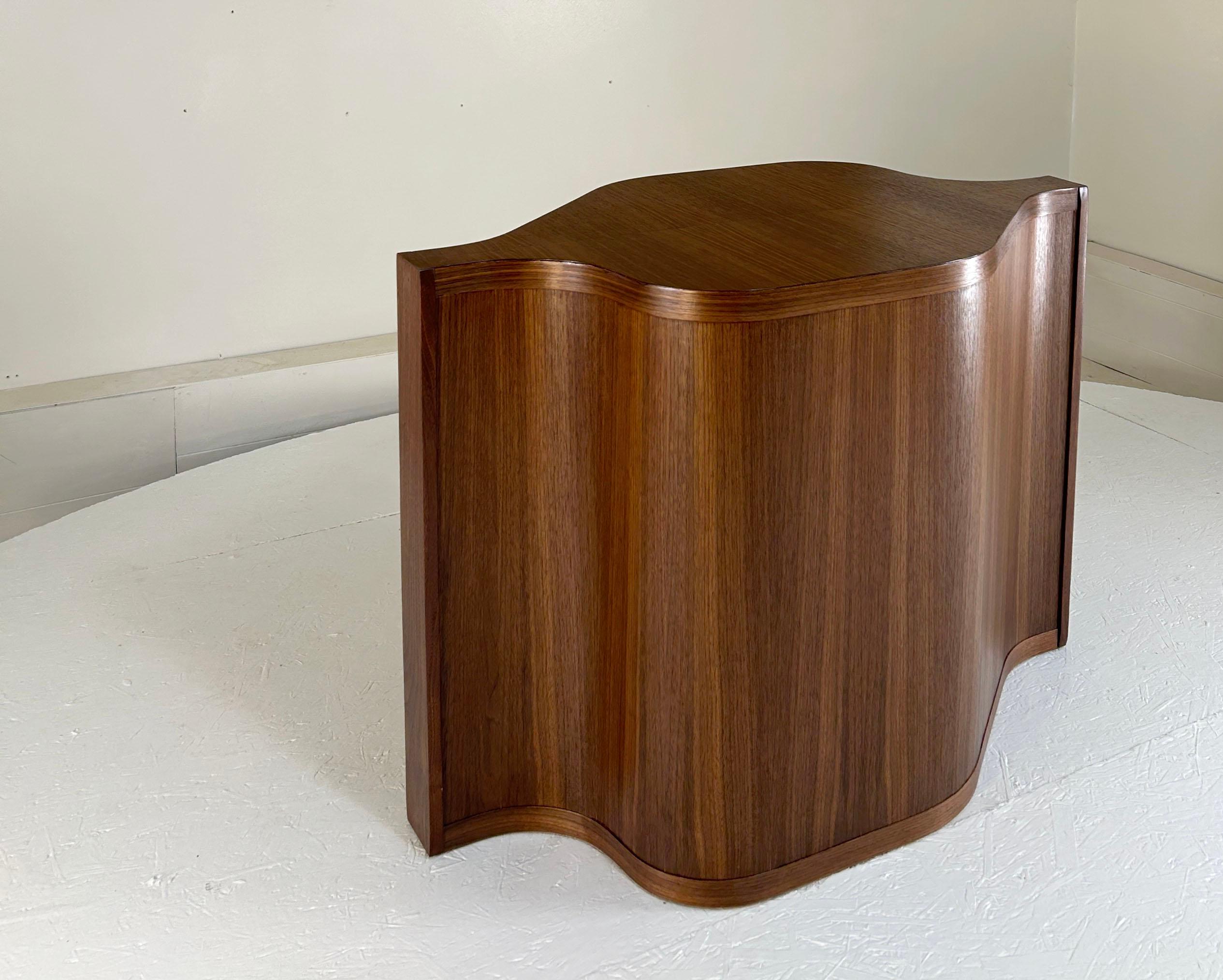 One off Table de salle à manger ovale en noyer radial en vente 1