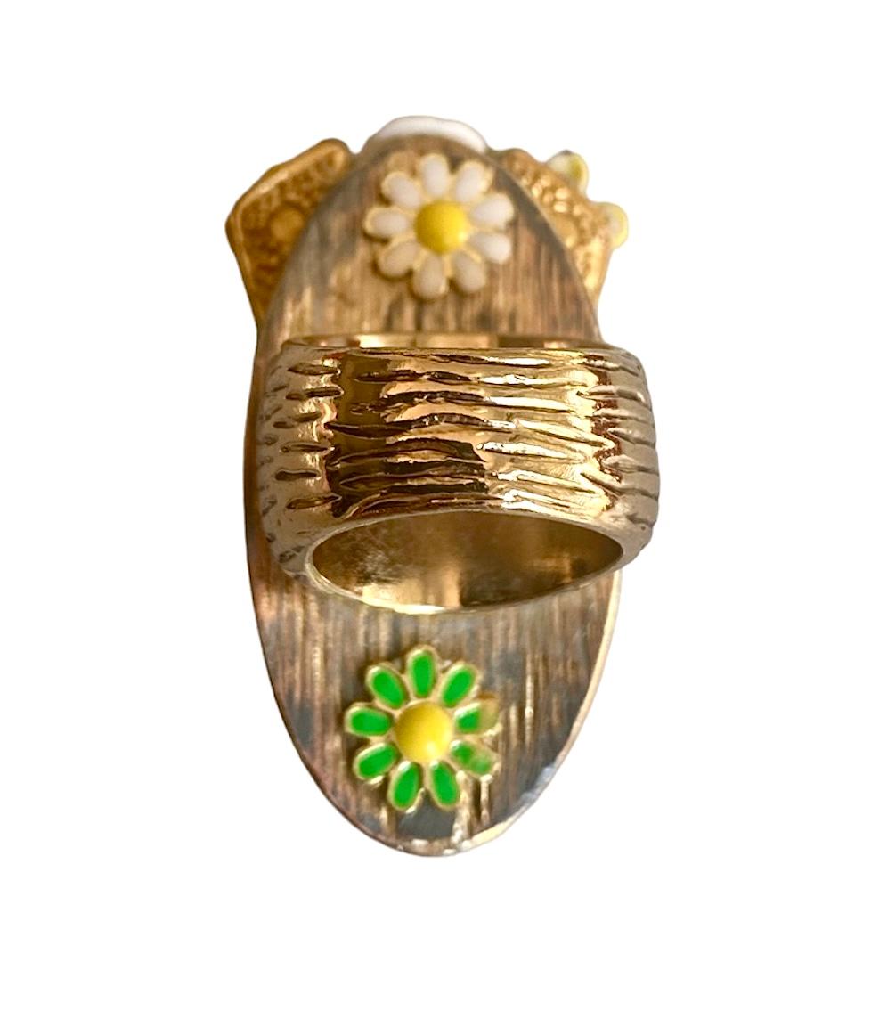 Perle Anneau unique. Fait à la main et fortement recyclé. Bronze, cristal et pièces vintage. 16mm. en vente