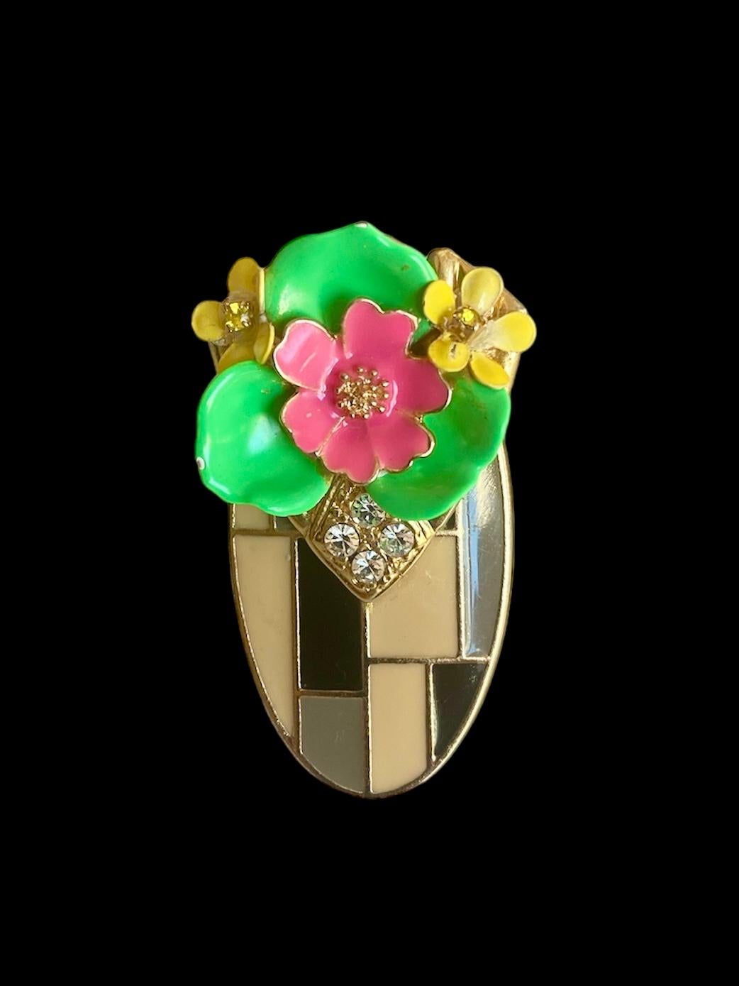 Anneau unique. Fait à la main et fortement recyclé. Bronze, cristal et pièces vintage. 16mm. en vente 1