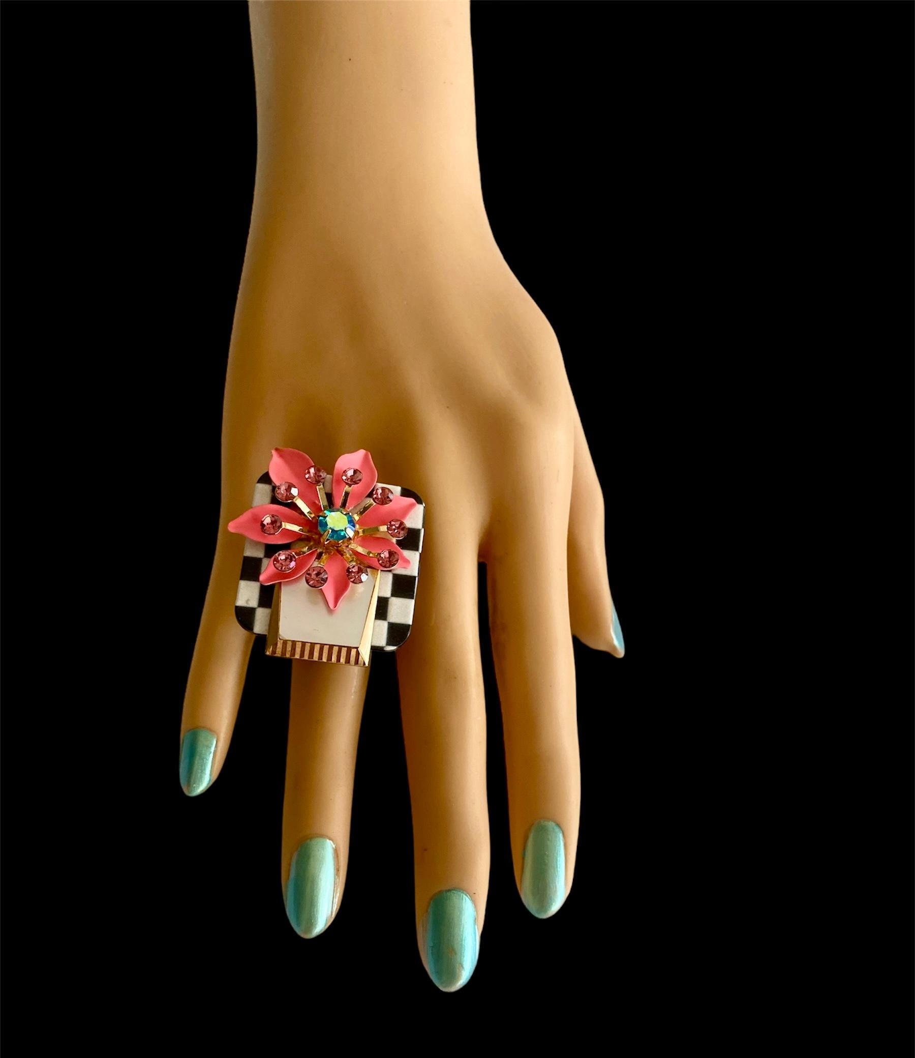Anello unico. Handmade & High Upcycling. Bronzo, resina ed elementi vintage. 18 mm. in vendita 2