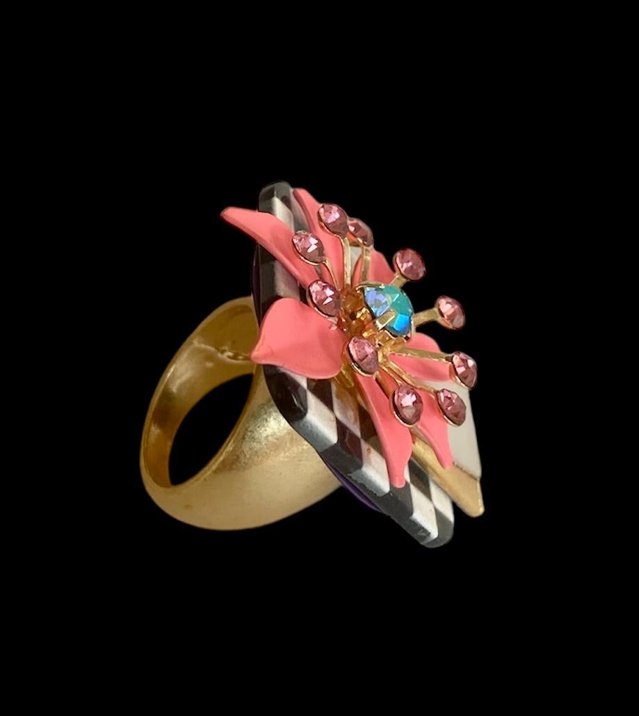 Anello unico. Handmade & High Upcycling. Bronzo, resina ed elementi vintage. 18 mm. in vendita 4