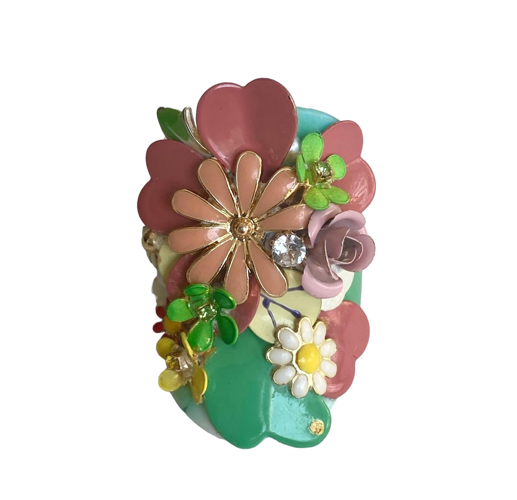 This is a unique piece created by Ludmila Navarro, fine artist & jewellery designer. A totally handmade ring which it was created from a sustainable process during which she recovers and improves several antique and vintage jewels and elements